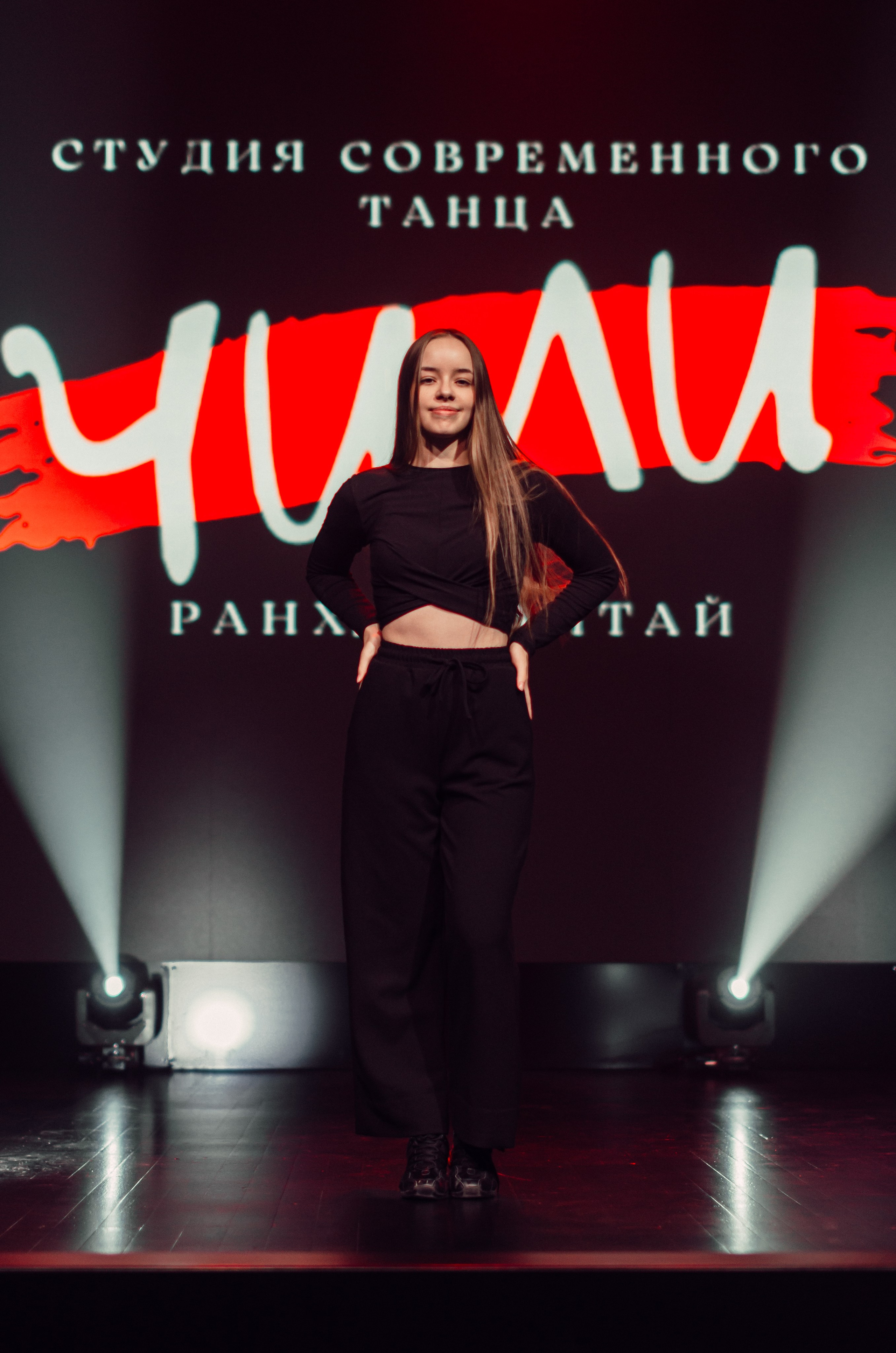 Групповая фотосъемка танцевального коллектива. Денисова Аля — фотограф для парных съемок и индивидуальных историй в Барнауле