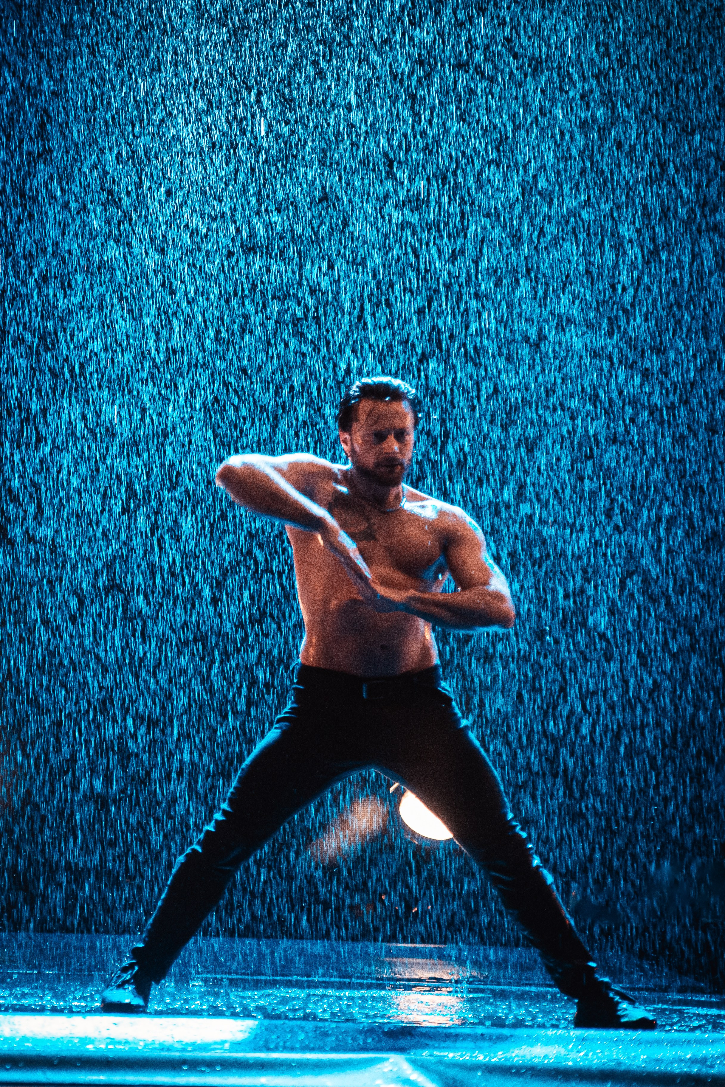 Шоу под дождем, Гранд Холл Сибирь, 20.02.2026. Фотограф Регина Крикунова г. Красноярск