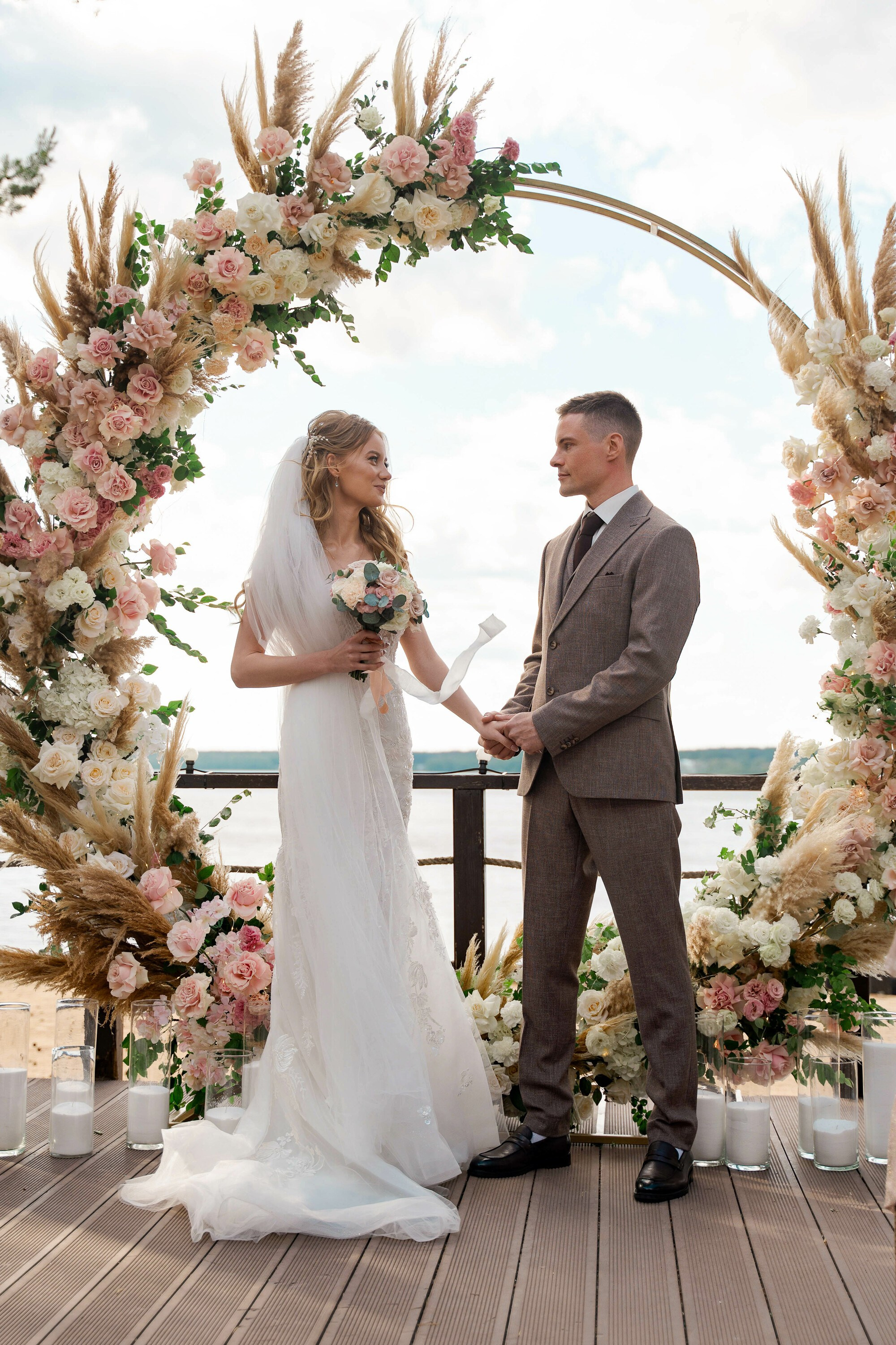 Свадьба в Лесной Рапсодии на берегу озера. Свадебный фотограф в Санкт-Петербурге и Москве Андрей Нестеров