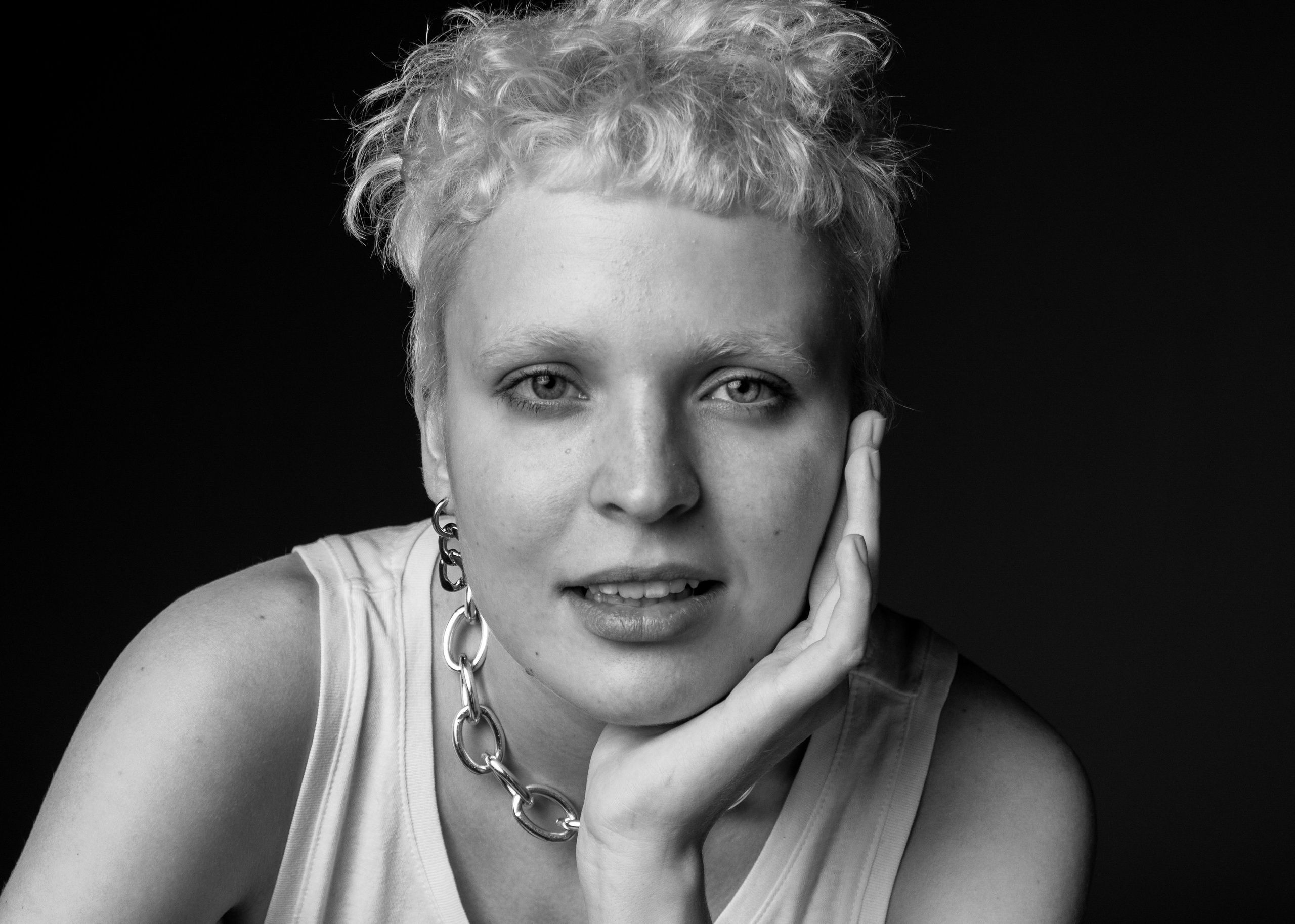 Эмоциональный портрет в Краснодаре. AI Фотограф Краснодар: мужские и женские фотосессии, стилизация съемки. Нейро-фотосессии онлайн