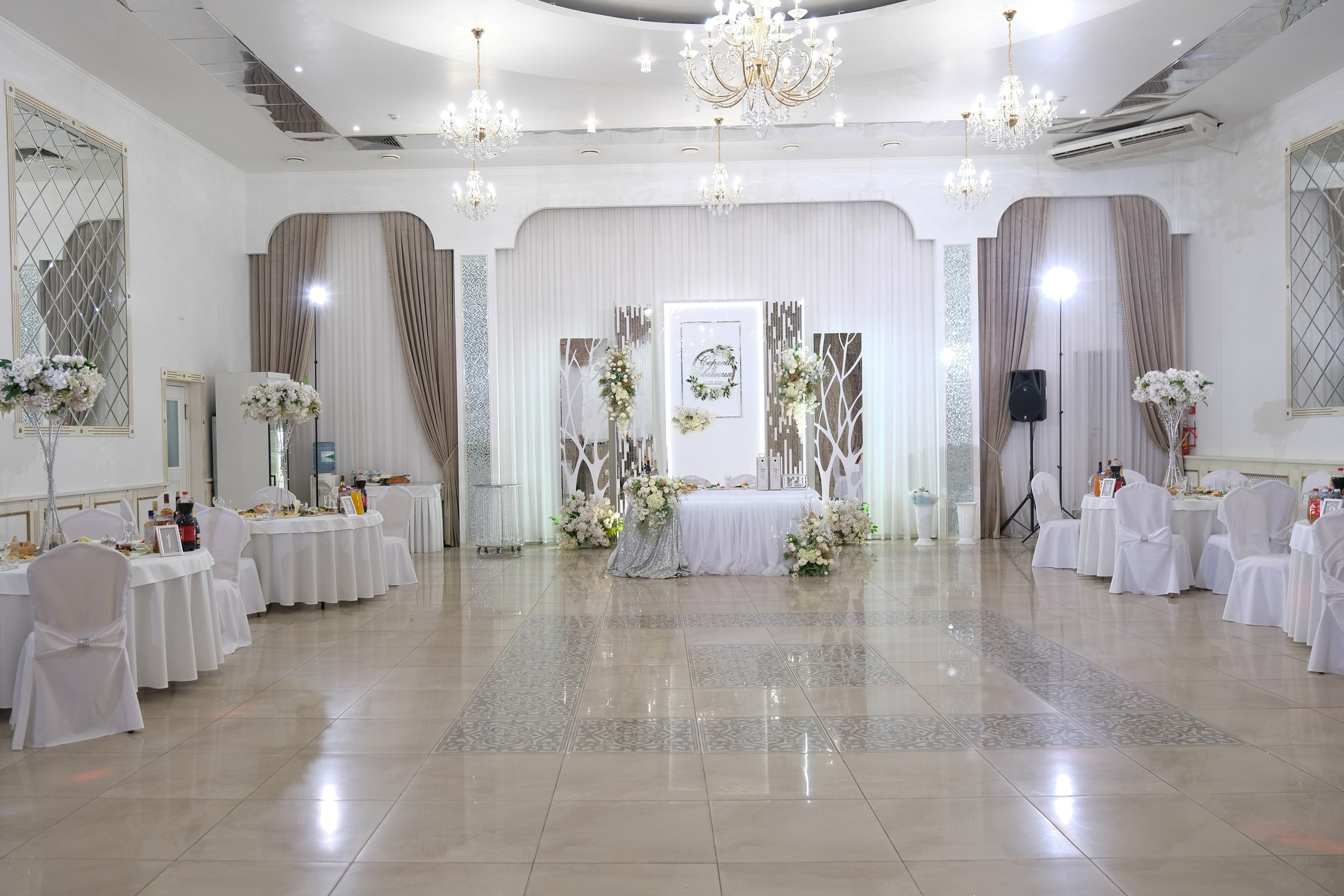 Сергей и Евгения_свадебная фотосессия в Версале. Свадебный фотограф в Челябинске Сырчикова Наталья