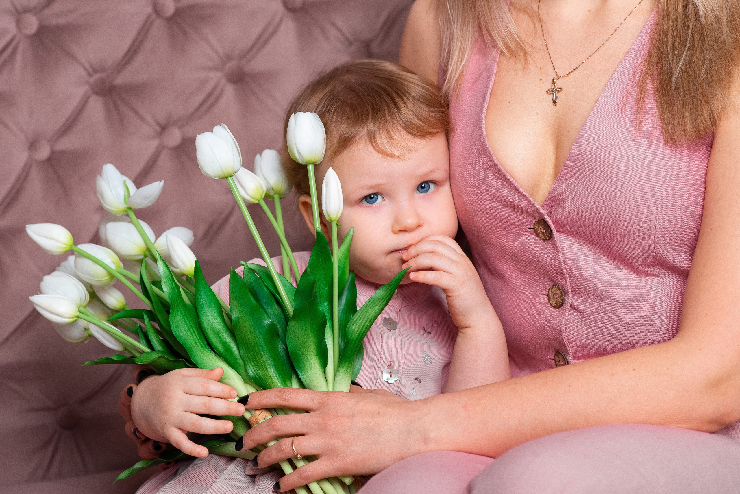 Мама+дочка в студии. Семейный фотограф на выписку из роддома и крещение Минск Настя Гришук