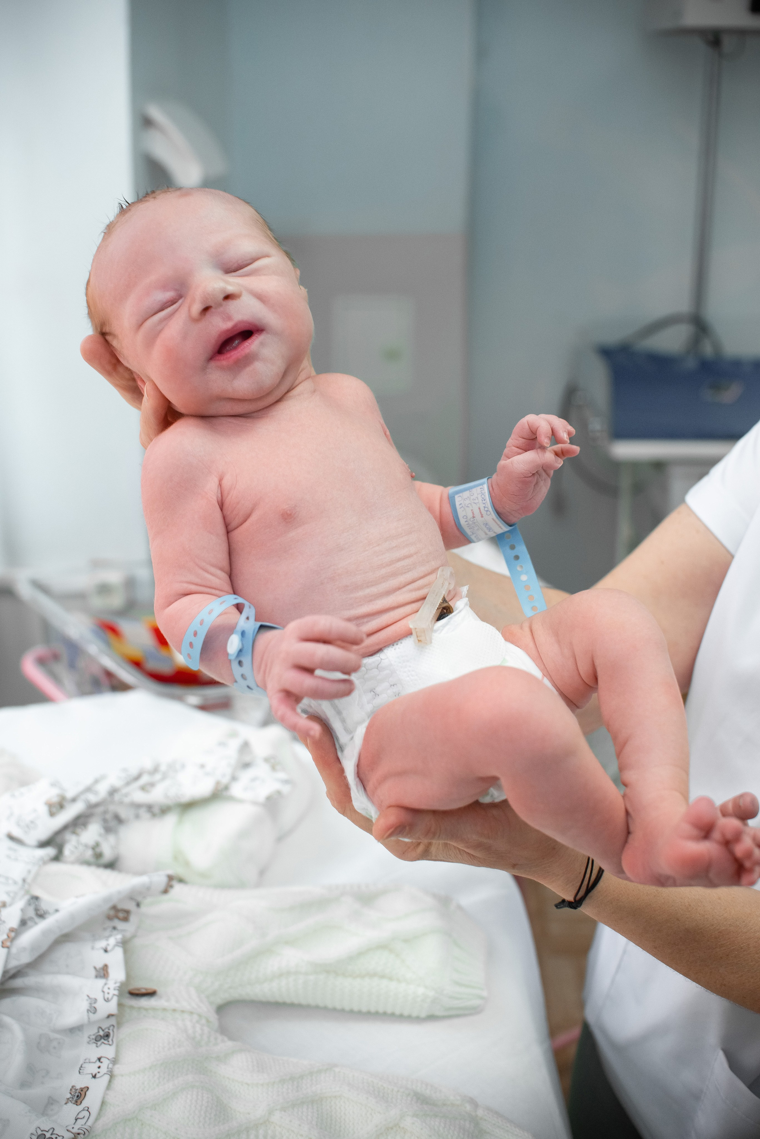 Выписка Егора Областной роддом. Семейный фотограф на выписку из роддома и крещение Минск Настя Гришук