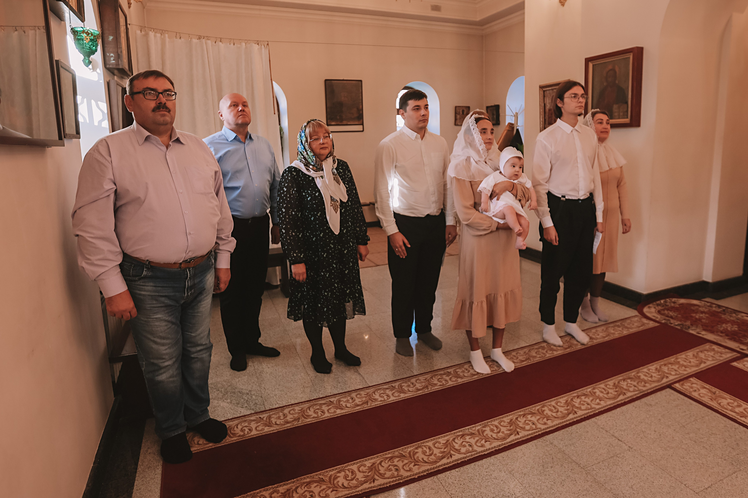 Крещение круглая церковь. Семейный фотограф Тюмень, фотограф на роды Салмина Мария