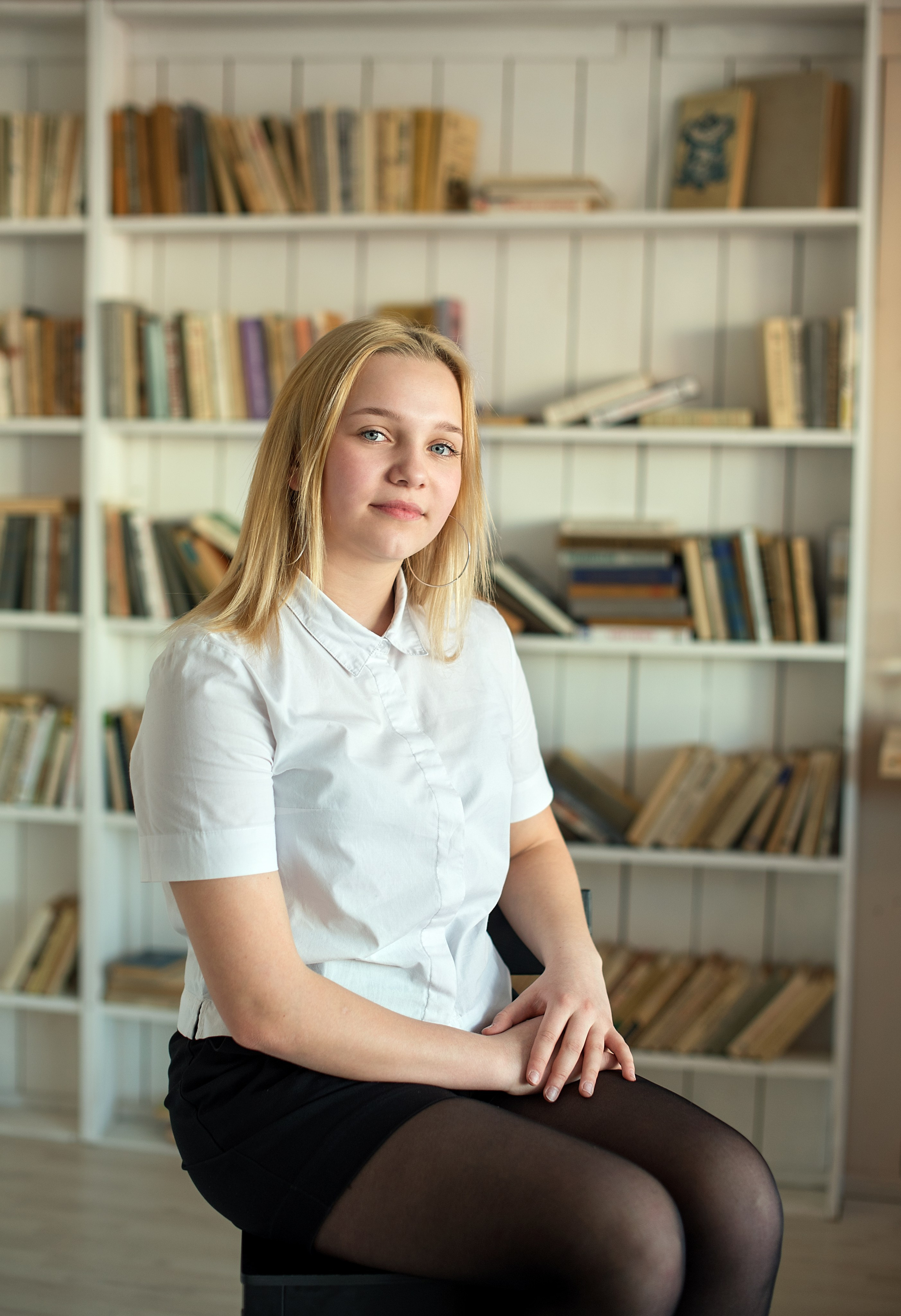 Пример съемки старшеклассников для альбома с наполнение «премиум» стиль съемки классический. Выпускные альбомы для школ и детских садов в Иваново