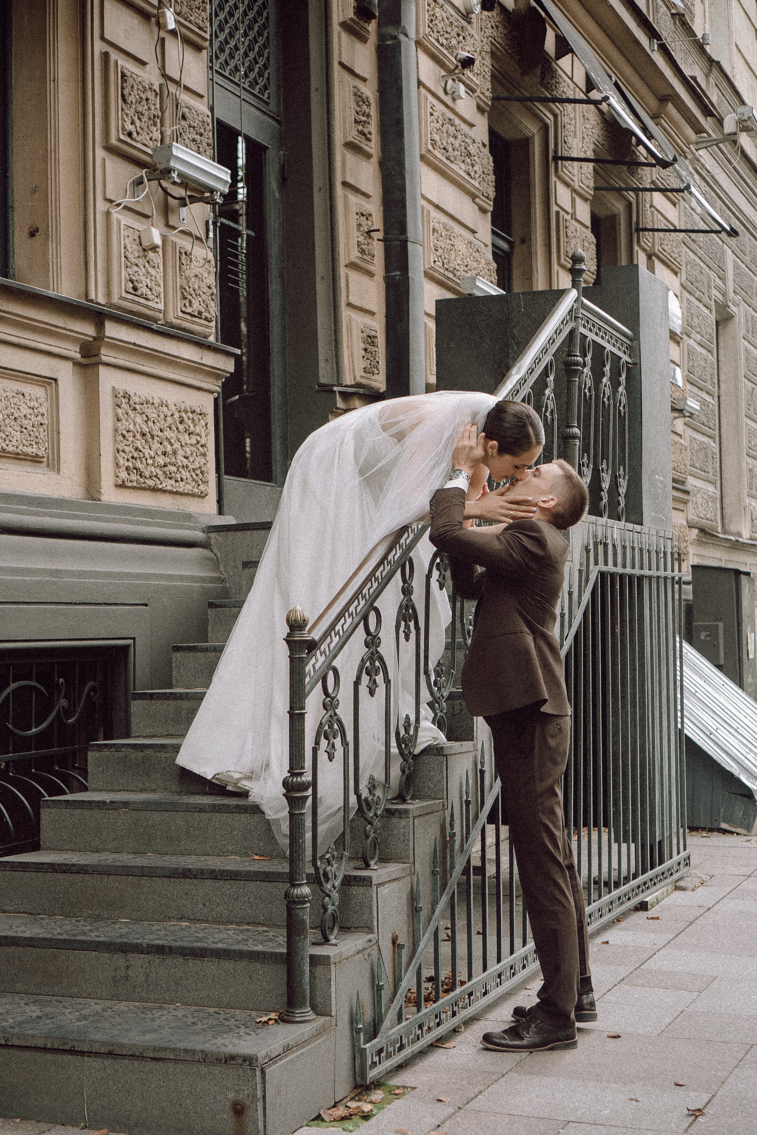 СВАДЕБНАЯ ПРОГУЛКА В САНТК-ПЕТЕРБУРГЕ (ИСАКИЕВСКИЙ СОБОР, ЗИМНЯЯ КАНАВКА, ЭРМИТАЖ И БОЛЬШАЯ МОРСКАЯ УЛИЦА). Профессиональный фотограф, Санкт-Петербург — Виктория Богомолова