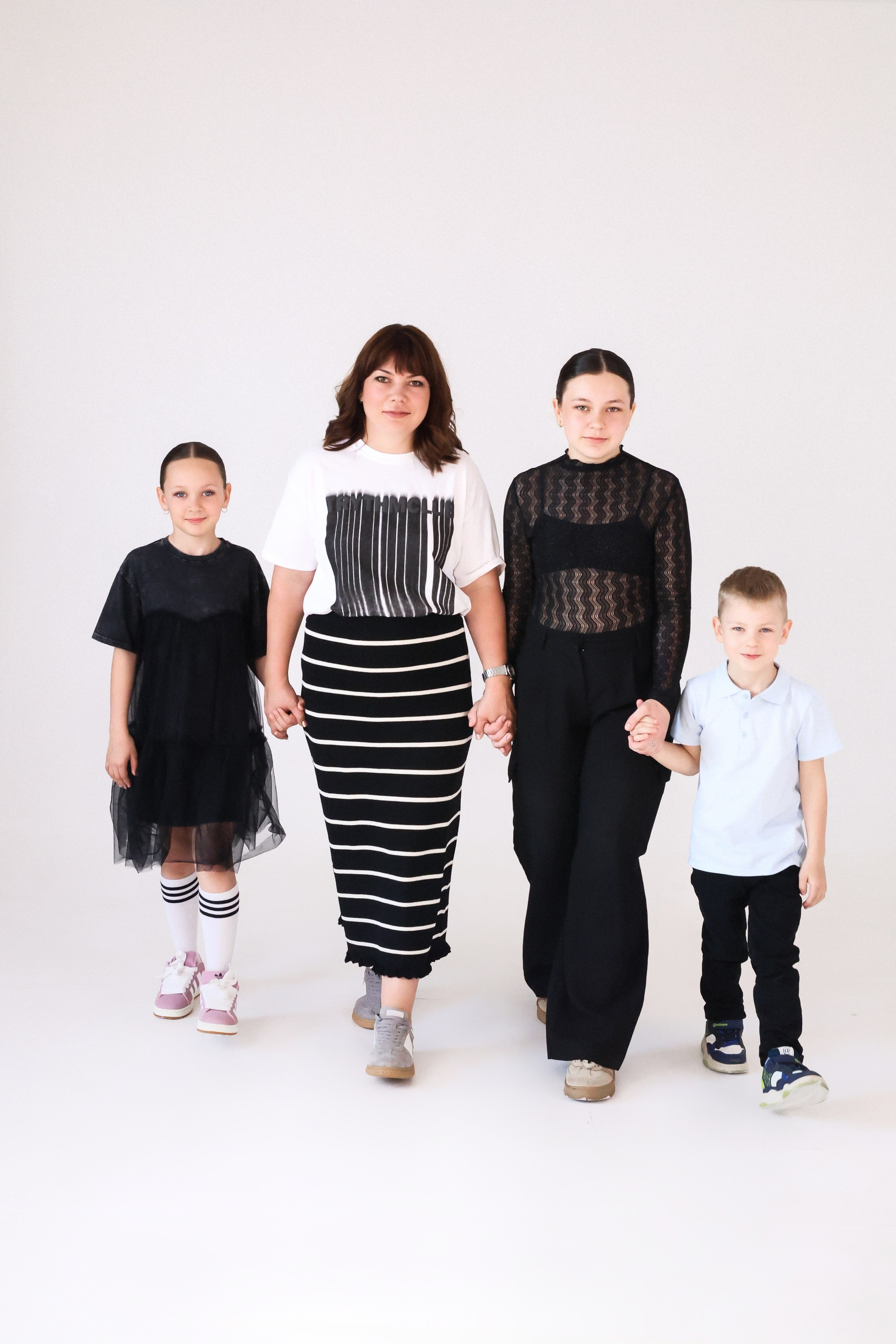 Анна и семья. Фотограф Елизавета Наумова