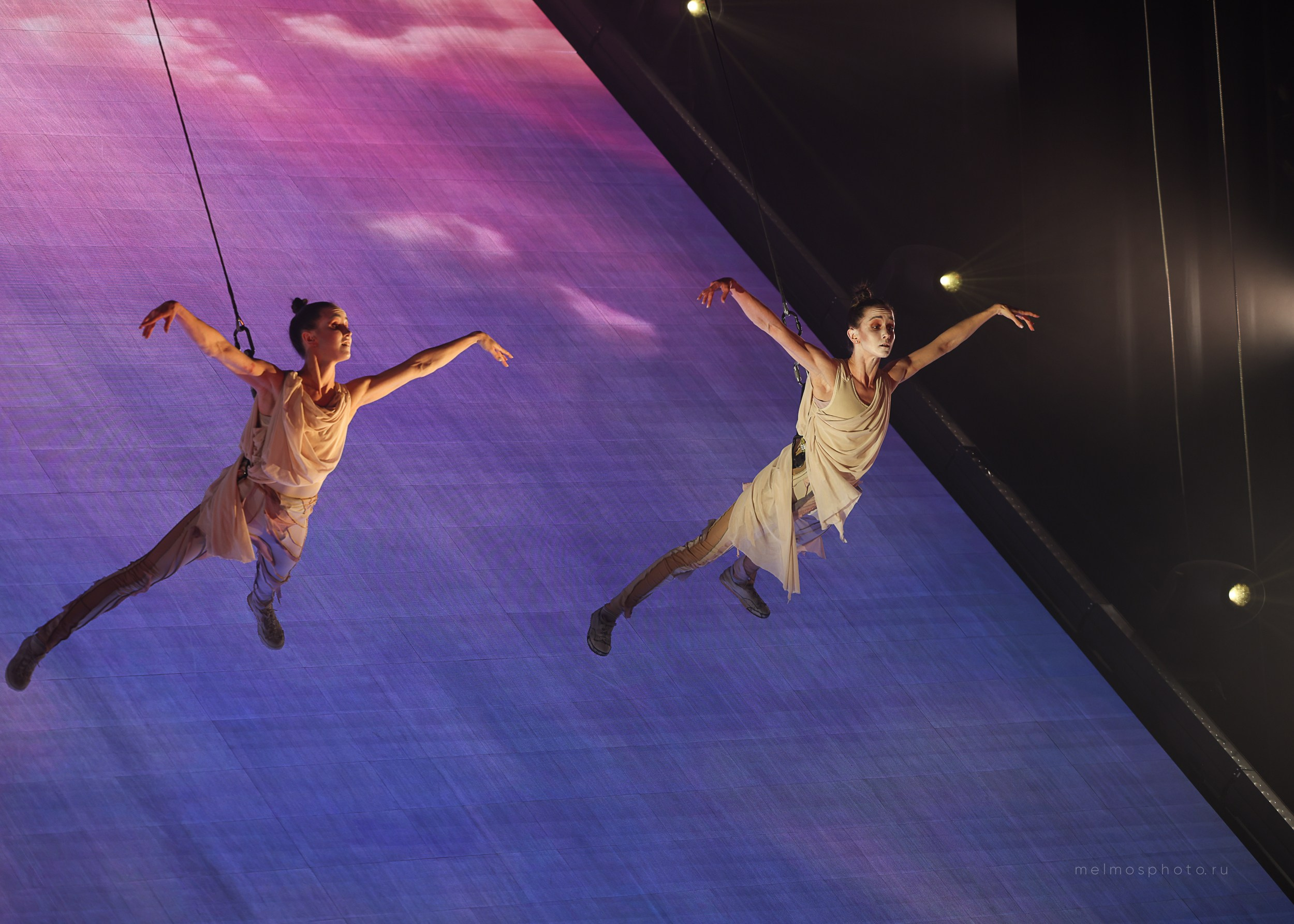 АНТИГРАВИТАЦИЯ. Репортажный, архитектурный, театральный и файн-арт фотограф Лена Мельникова в Москве