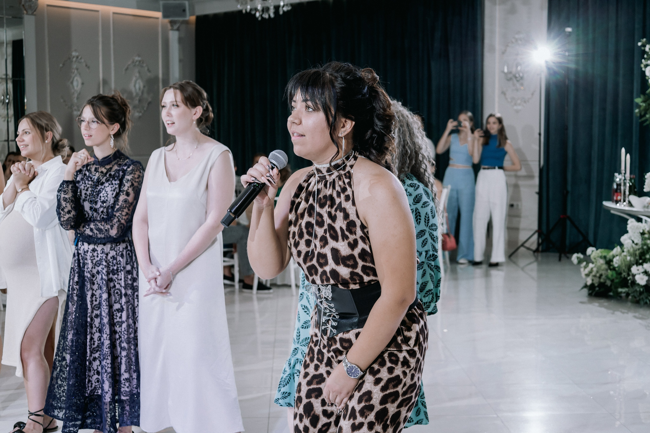 Свадебная прогулка. Эвелина и Дмитрий. Свадебная фотография. Арина Рубах