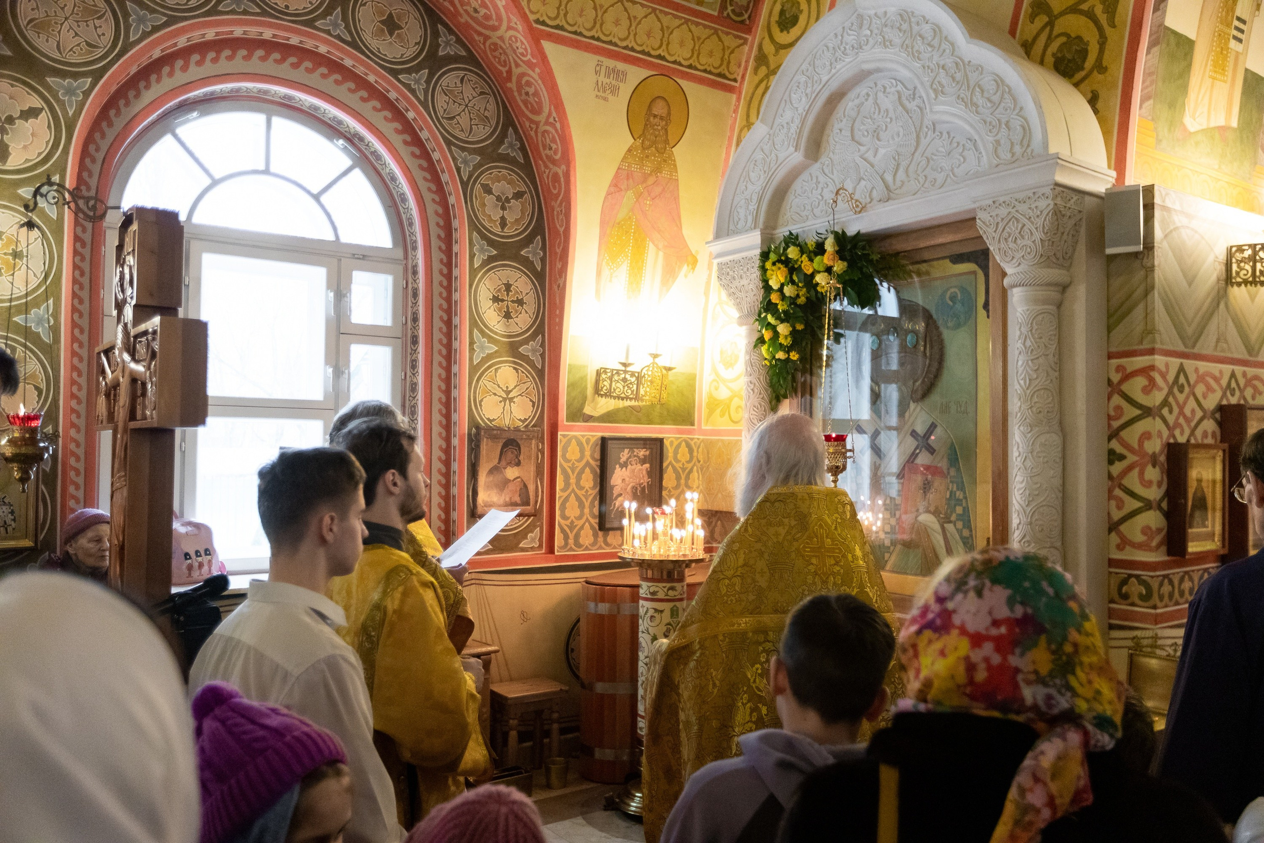 Праздничное богослужение Святителю Николаю 19 декабря. Интерьерный фотограф в Москве Роман Потапов