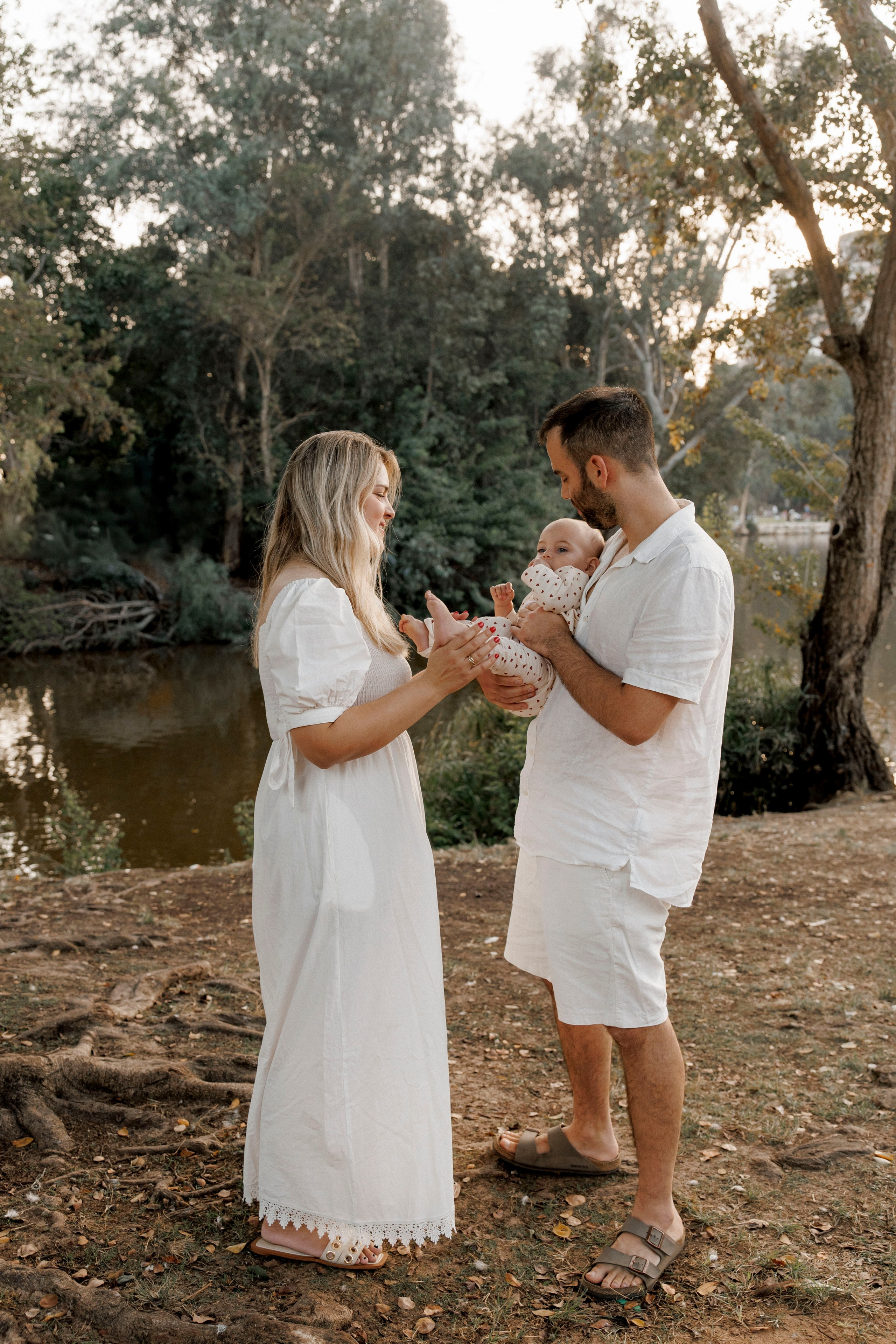 First year photoshoot inside the park (sunset). Wedding and family photographer