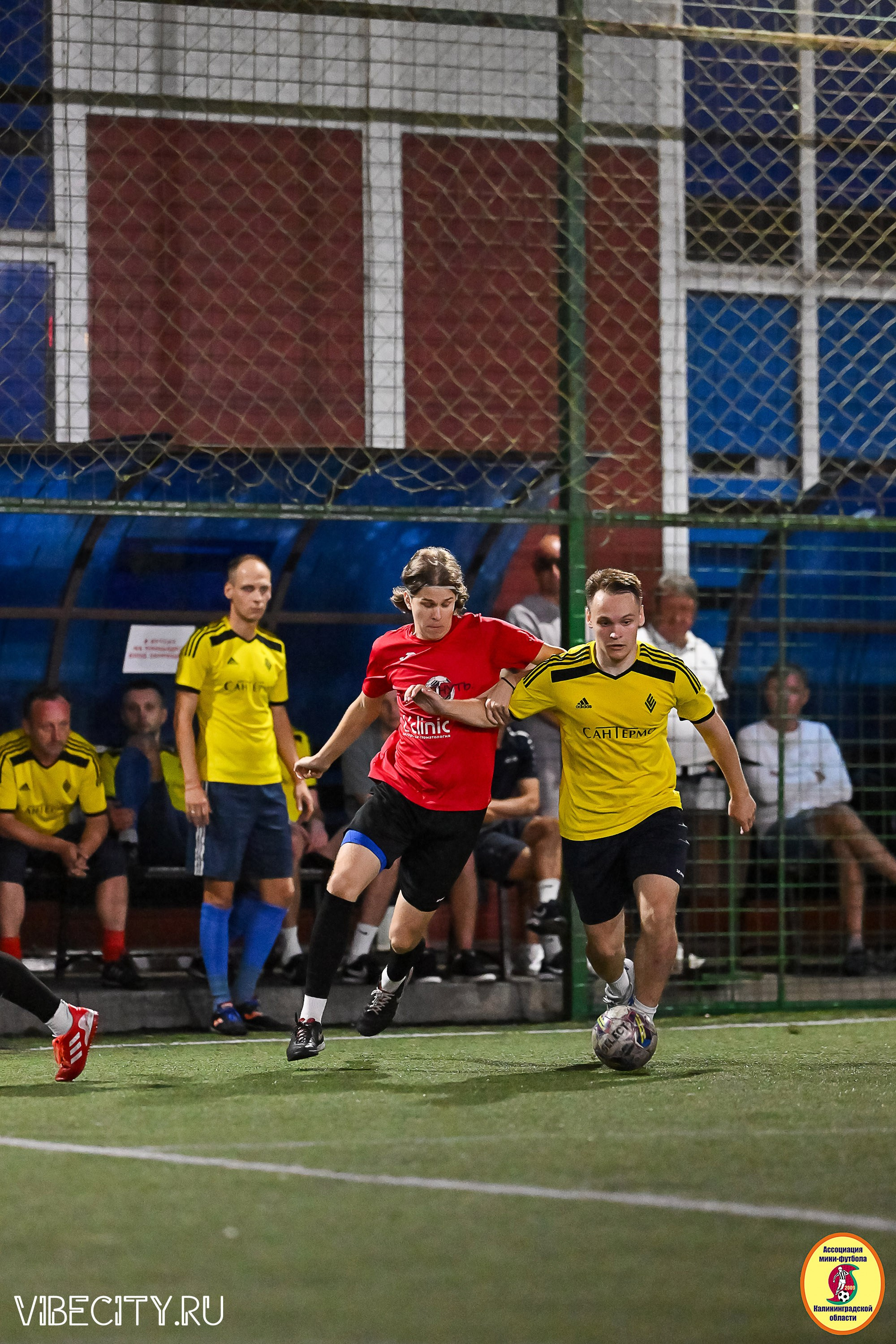 ФИНАЛЬНЫЕ ИГРЫ КУБКА МИНИ-ФУТБОЛЬНОЙ ЛИГИ И КУБКА КОРПОРАТИВНОЙ МФЛ 2025. VIBECITY.RU Вайб Сити Ру Фоторепортажи Фотоотчеты Калининград