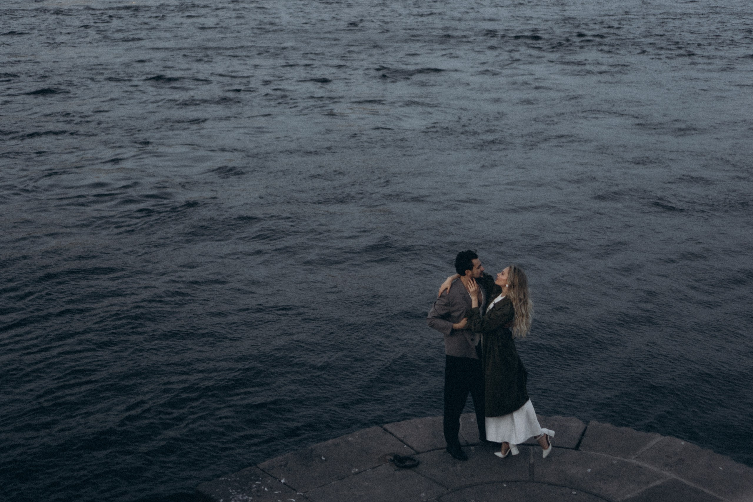 СВАДЕБНАЯ СЬЕМКА ПАРЫ НА РАССВЕТЕ В БЕЛЫЕ НОЧИ И ПРОГУЛКА С РАЗВОДНЫМИ МОСТАМИ И ПИКНИК ВОЗЛЕ ИСАКИЕВСКОГО СОБОРА. Профессиональный фотограф, Санкт-Петербург — Виктория Богомолова