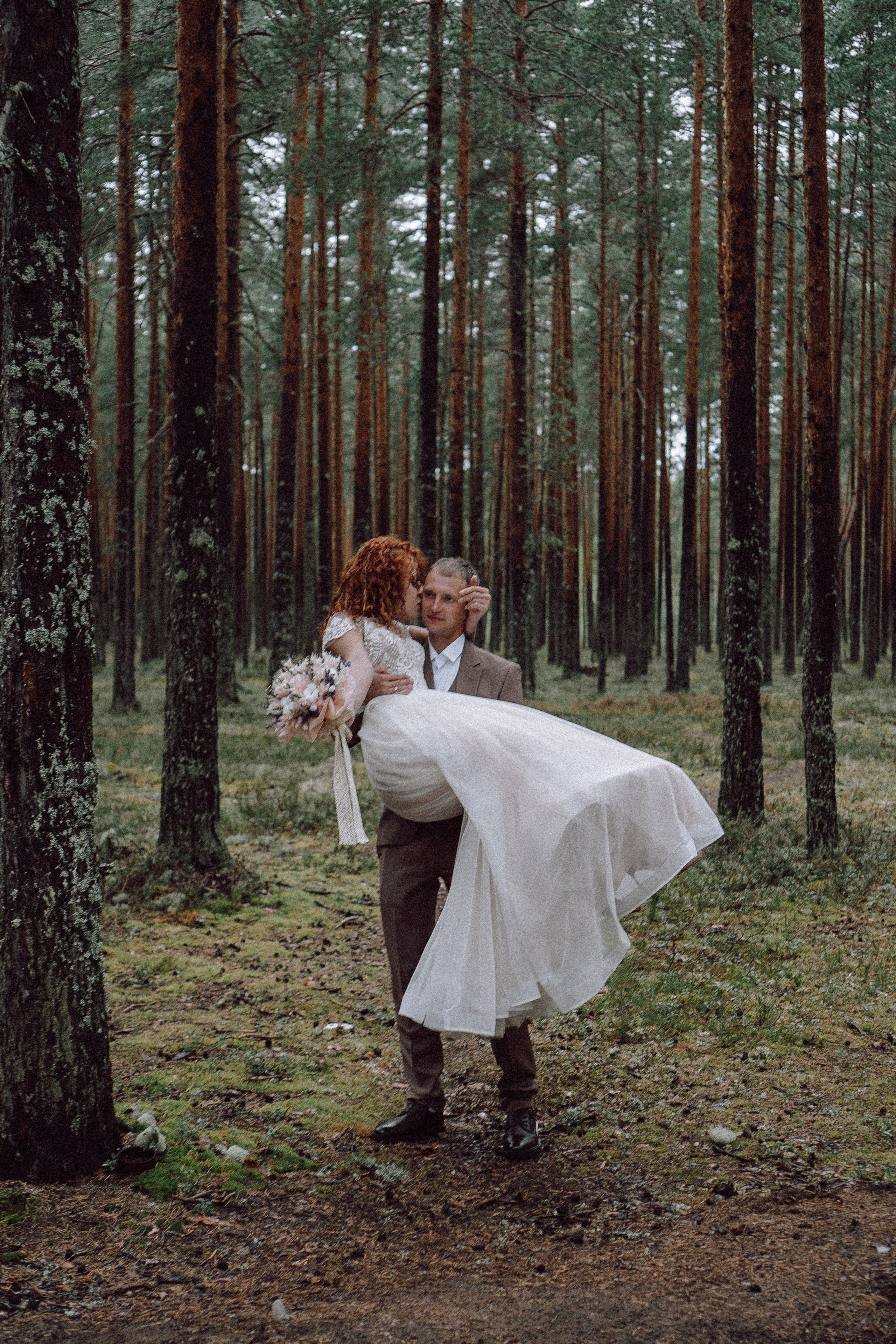 СВАДЕБНАЯ ФОТОСЕССИИЯ ПАРЫ В ГОРОДЕ ПРИОЗЕРСК В СОСНОВОМ ЛЕСУ И С ПИКАПОМ. Профессиональный фотограф, Санкт-Петербург — Виктория Богомолова