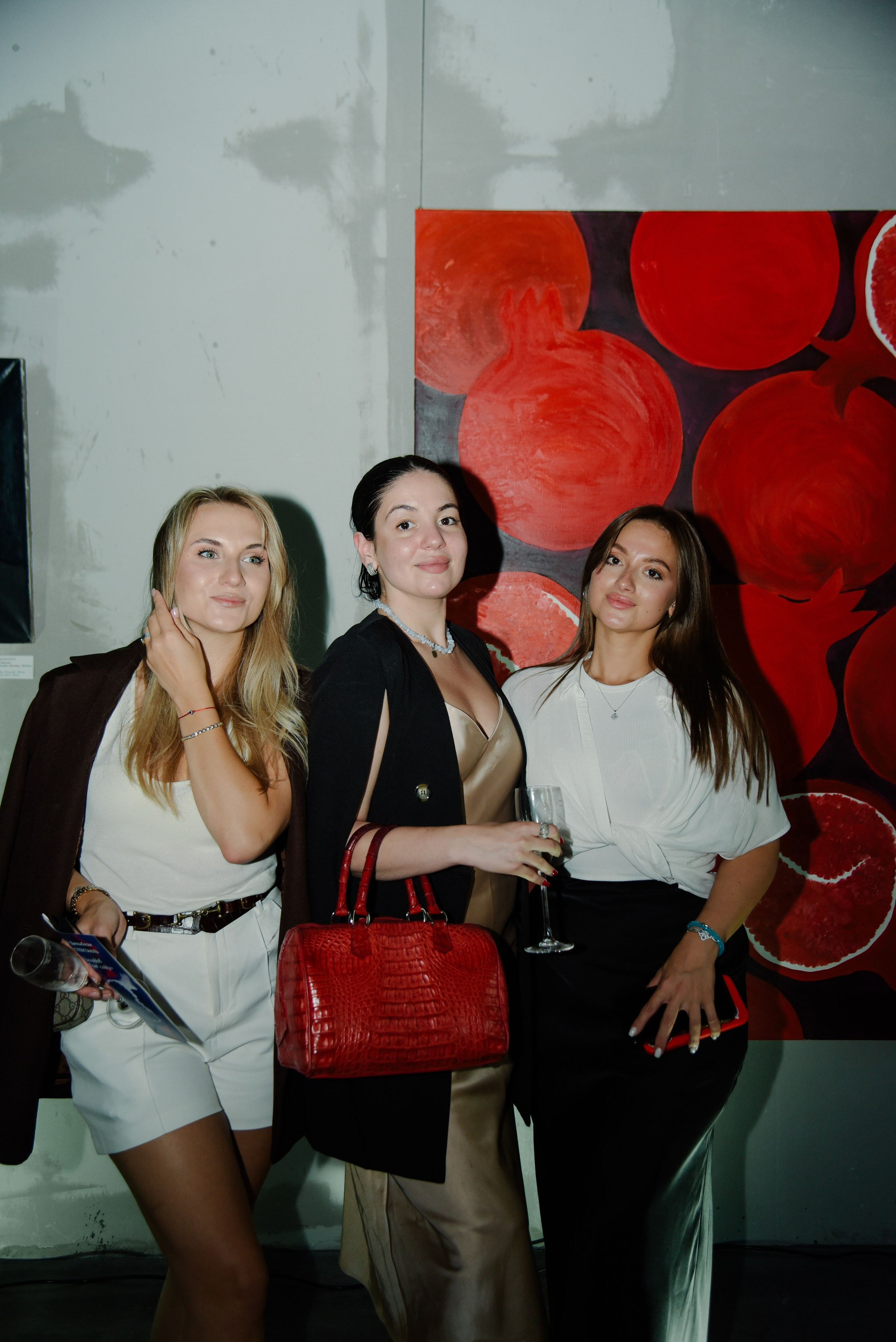 Александр Дильбази Игра взглядов в гранатовом саду. Фотограф Лола Волна, город Москва