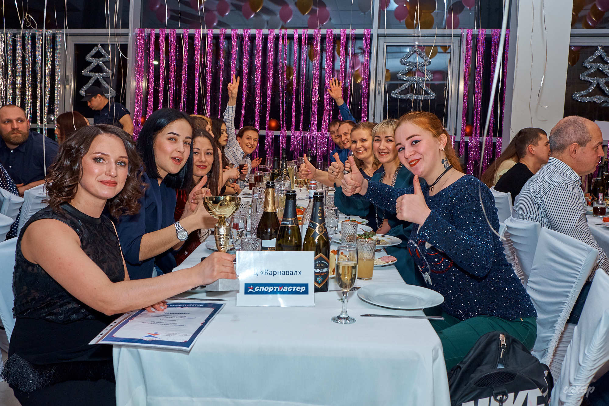 Спортмастер. Новогодний корпоратив. Фотограф на праздник в Екатеринбур. Профессиональный фотограф в Екатеринбурге Юра Сахар