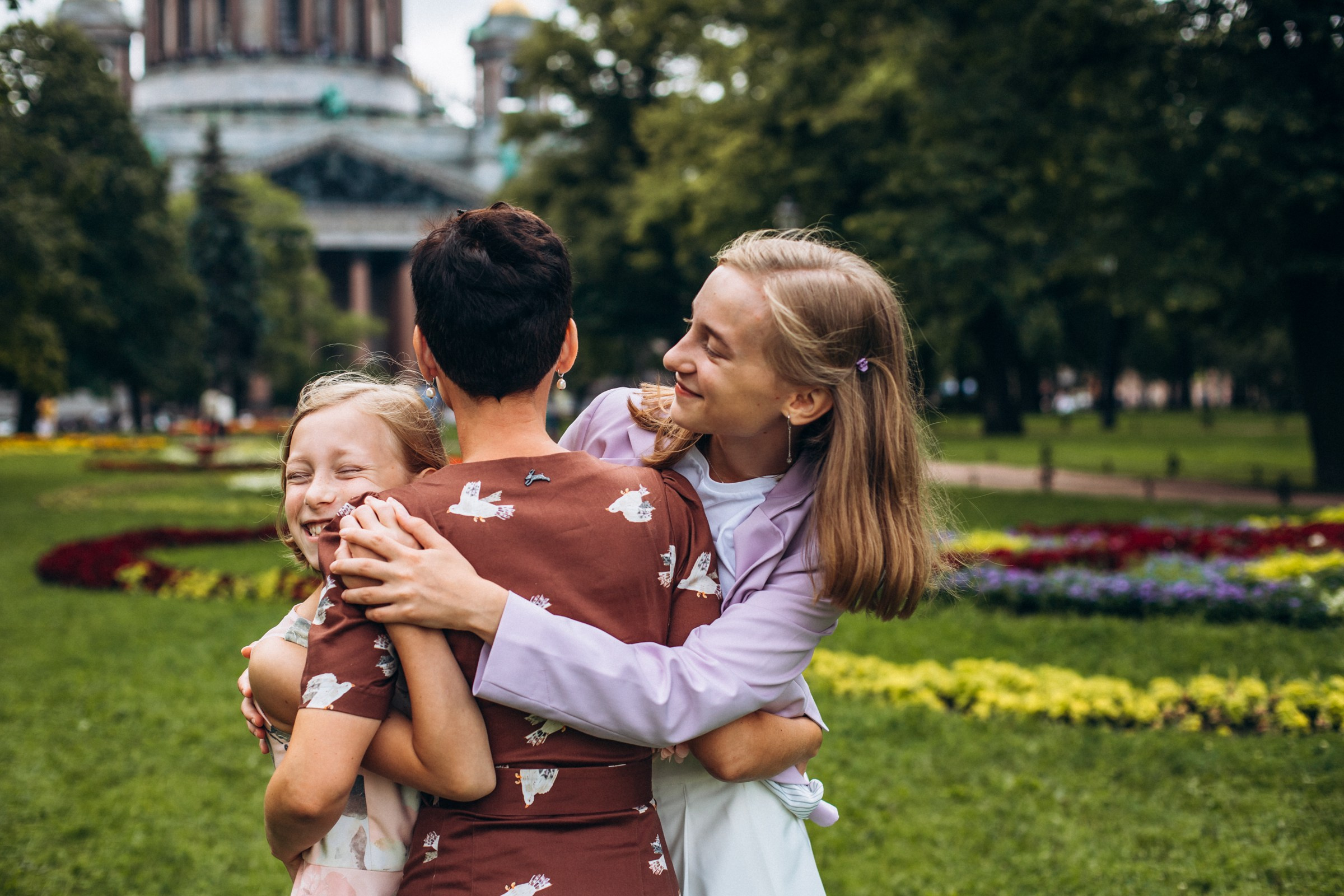 Татьяна с дочками в августе. Фотопрогулка в Петербурге. Индивидуальный и семейный фотограф в Санкт-Петербурге