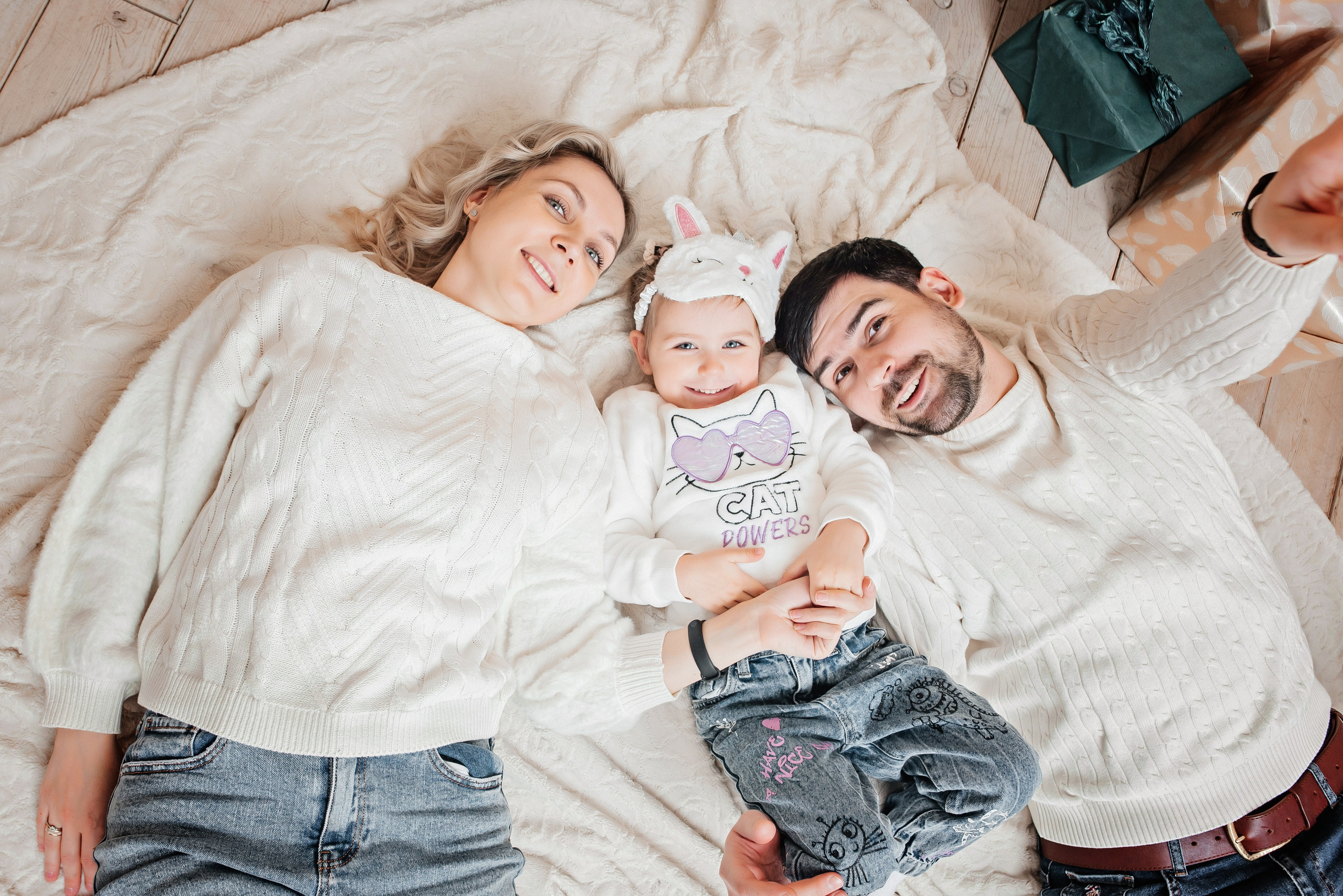 Катюша с семьей в студии. Детский и семейный фотограф выпускной альбом Приморско-Ахтарск