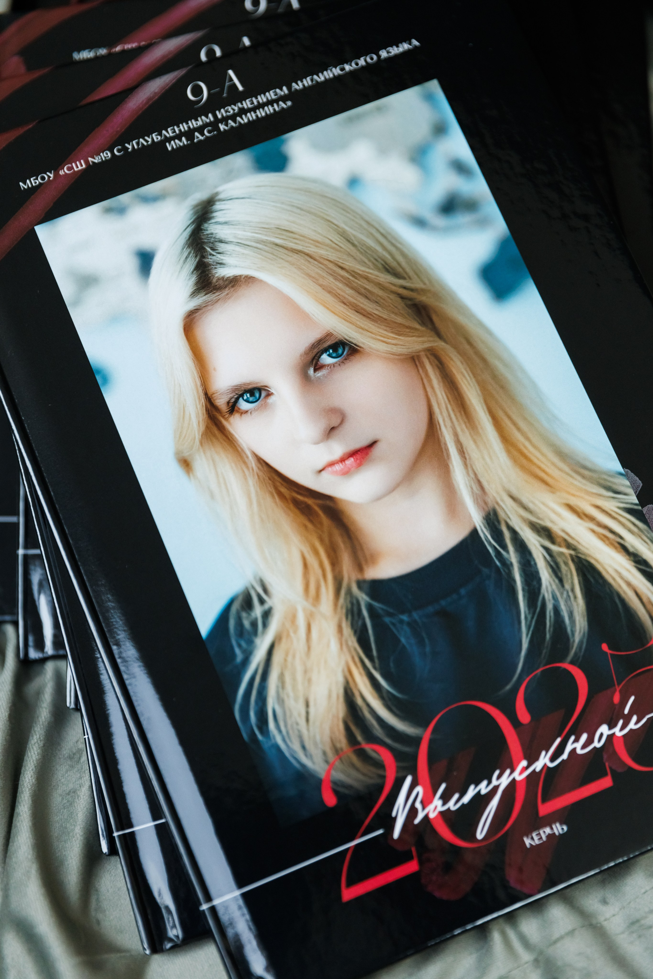 Выпускникам 9 класса 19 школа 2025. ВЫПУСКНЫЕ АЛЬБОМЫ | РОВЕСНИК | КЕРЧЬ