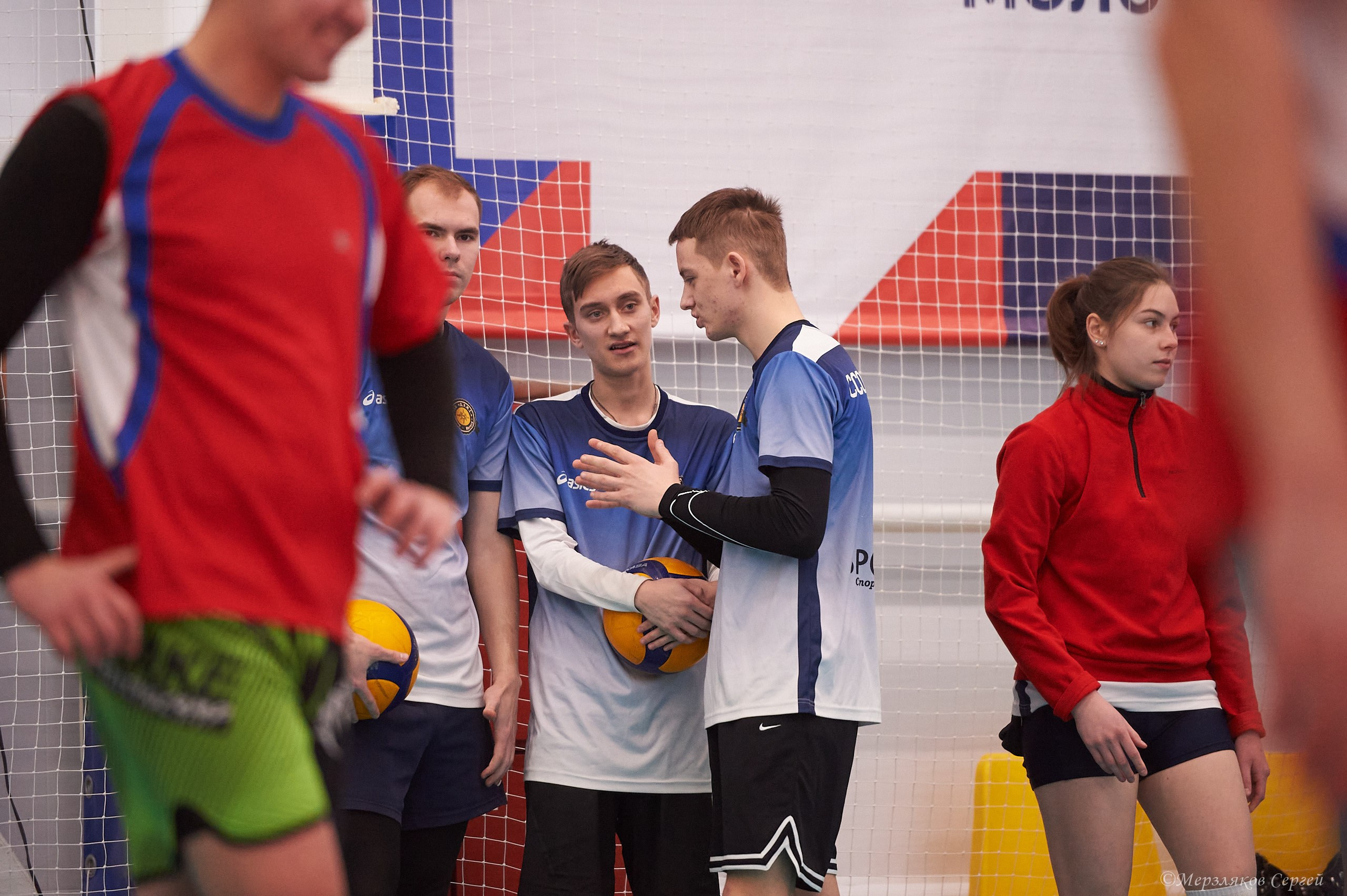 Новогодний волейбольный турнир. Ижевск. 16.12.23. Спортивный репортажный фотограф в Ижевске Сергей Мерзляков