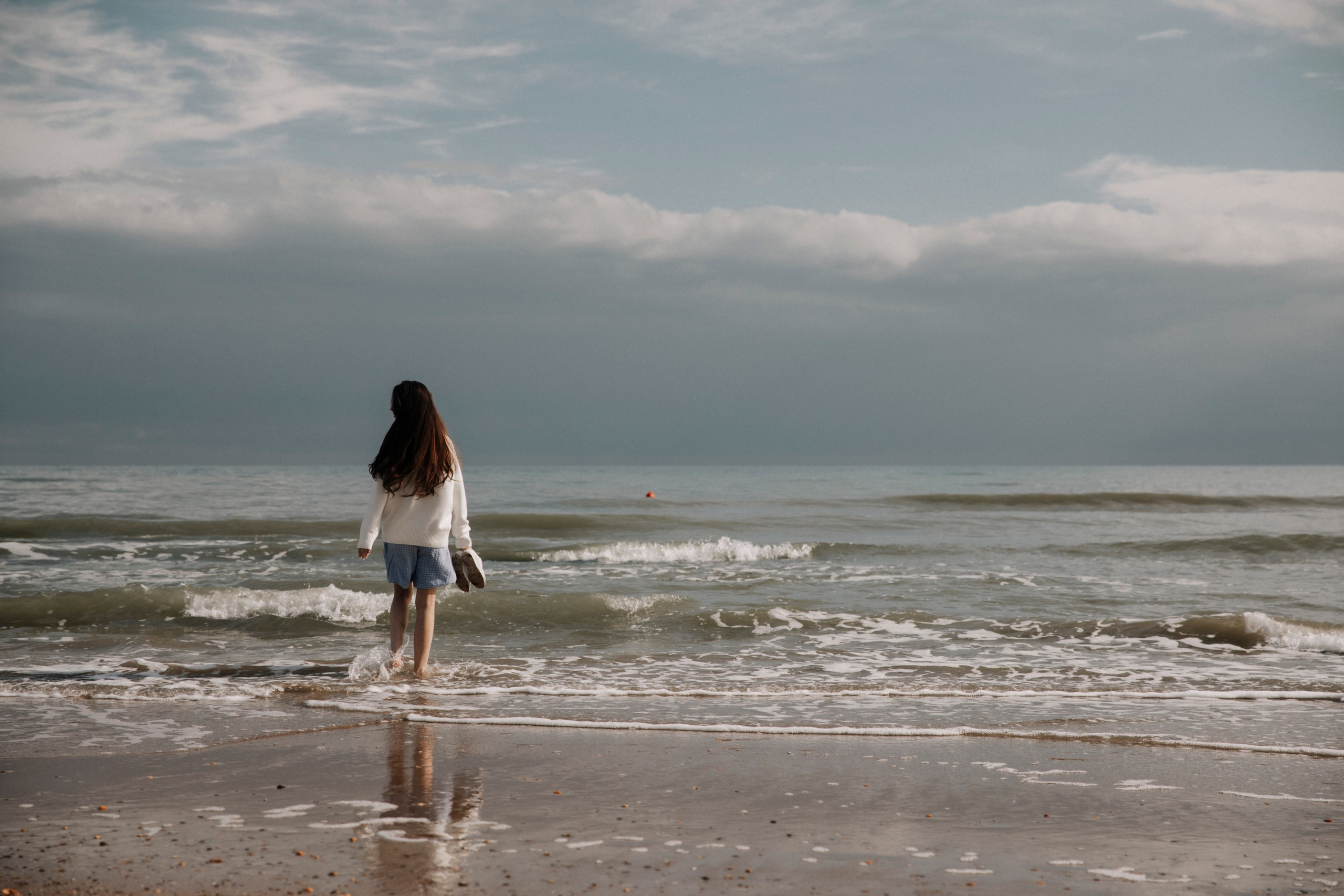 Фотосессия в пасмурную погоду, фотосессия в горах, фотосессия на пляже, фотосессия в туман, фотосессия у моря, фотосессия в стиле авиатор, авиатор, фотосессия Дагестан, Дагестан, женщины, девушка у моря, фотосессия на пляже
