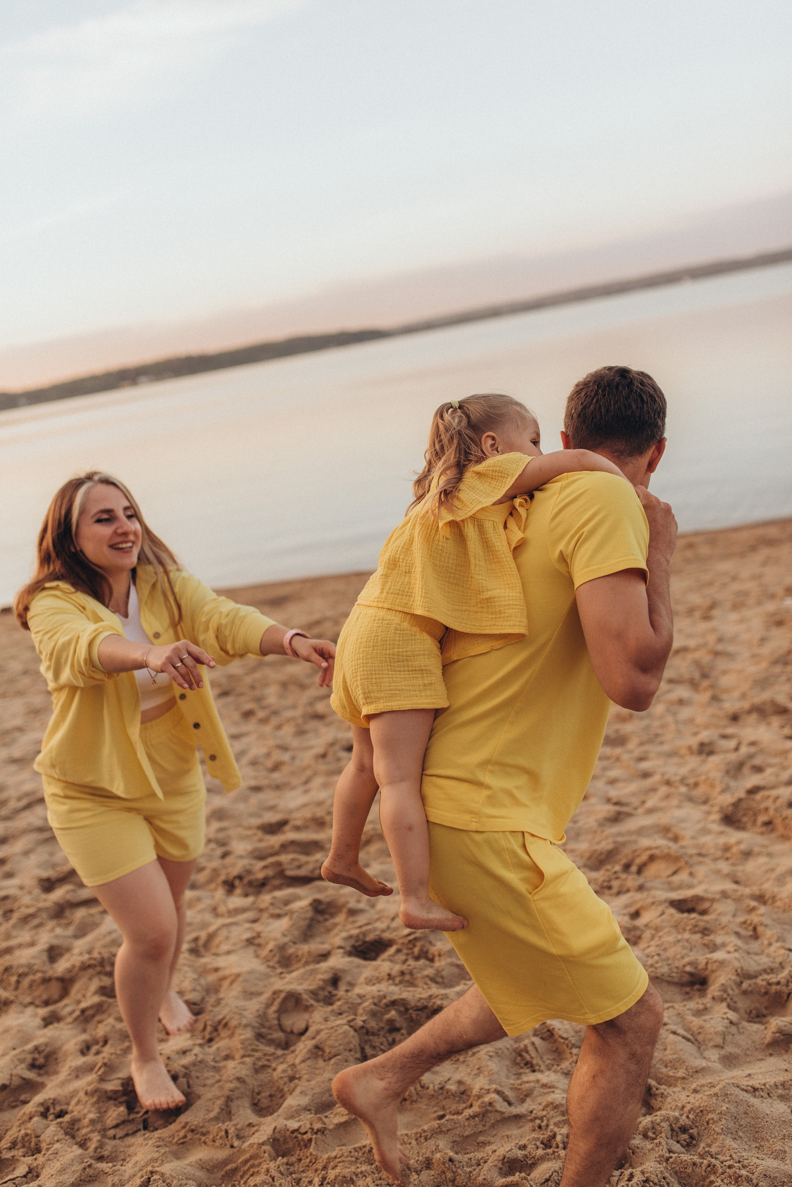 Летняя прогулка на закате. Семейный фотограф в Москве Екатерина Север