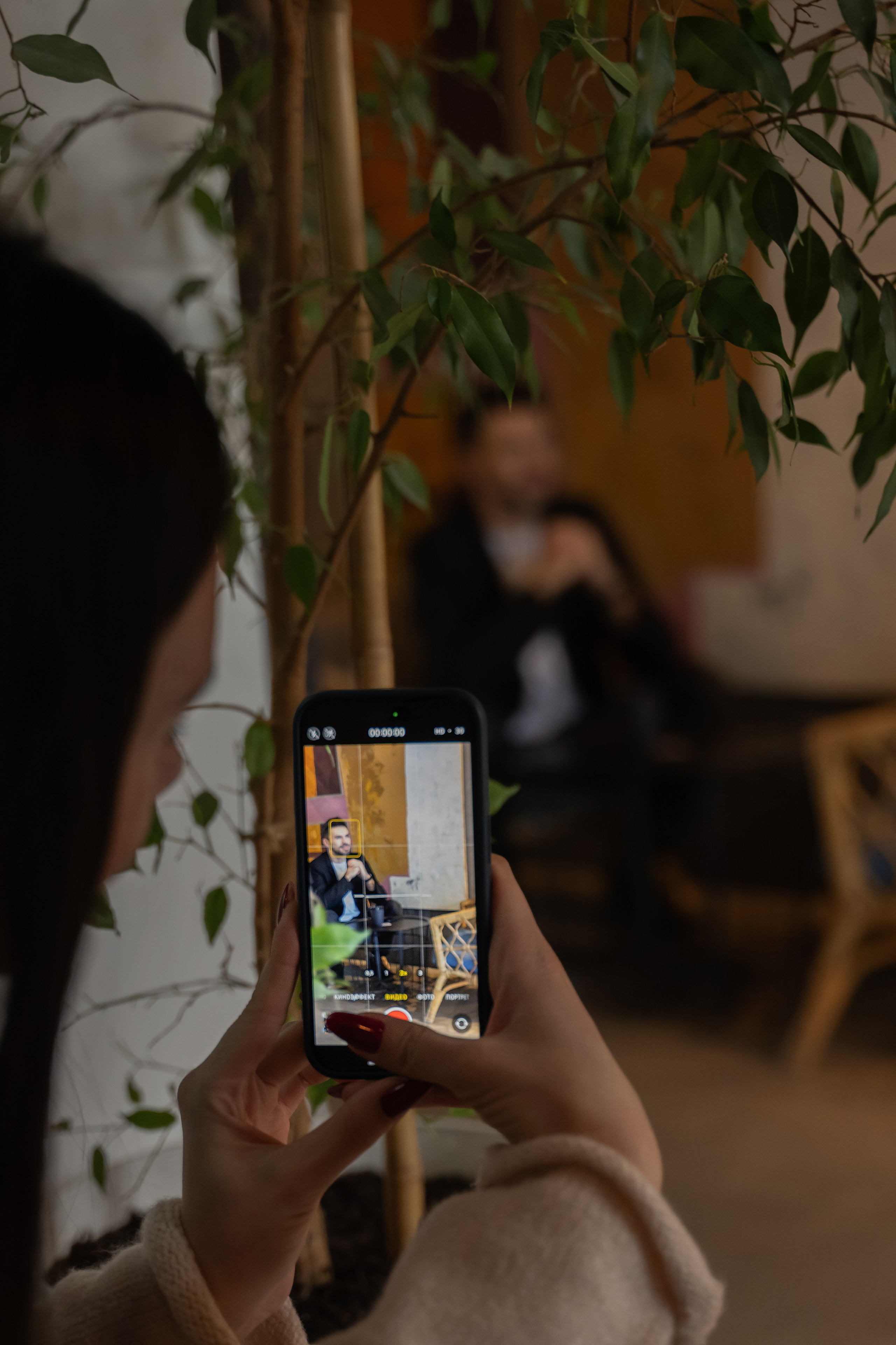 Красавчик в кафе. Главная