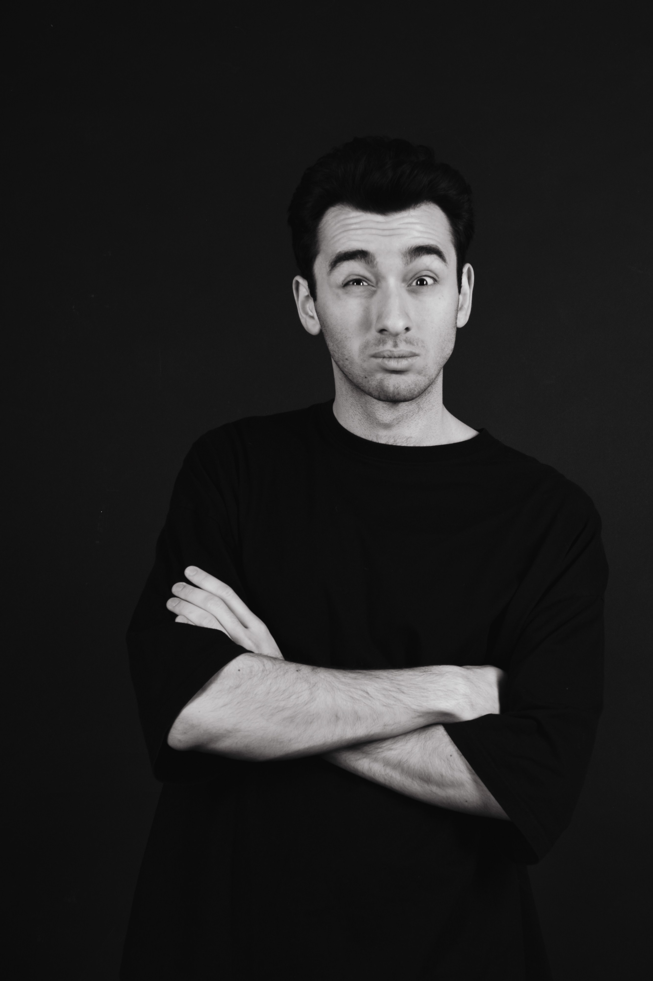 Эмоции. Краска и красные нити. Мари — фотограф и видеограф из Москвы