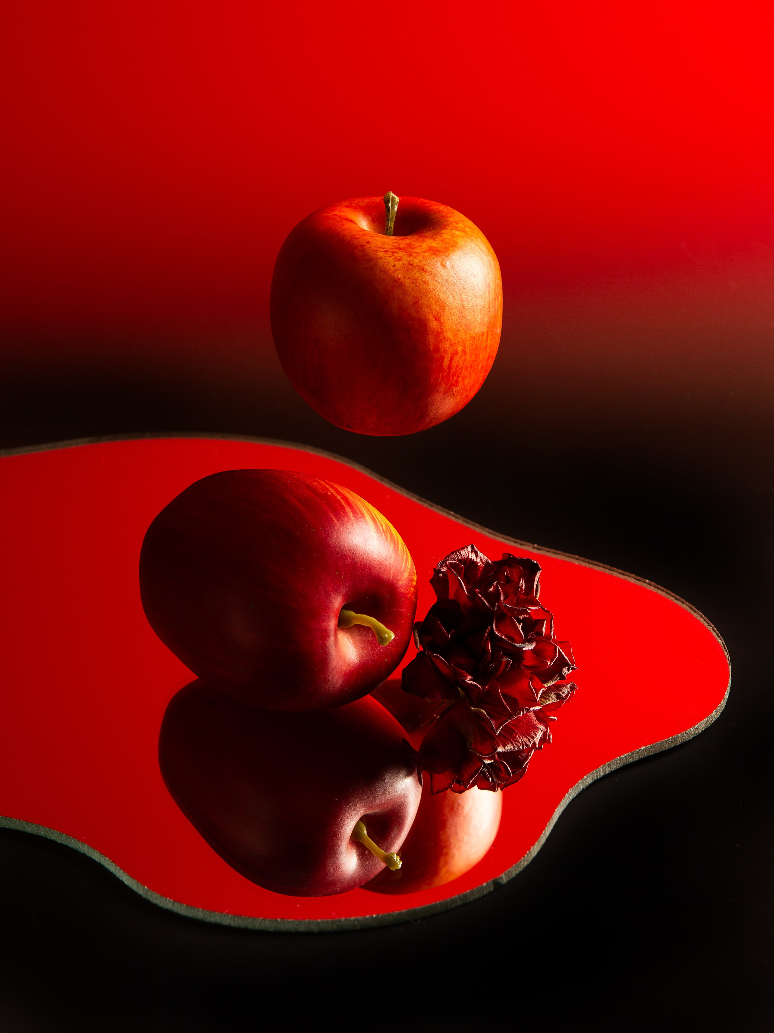 Красный. Фотограф Мария Кольцова