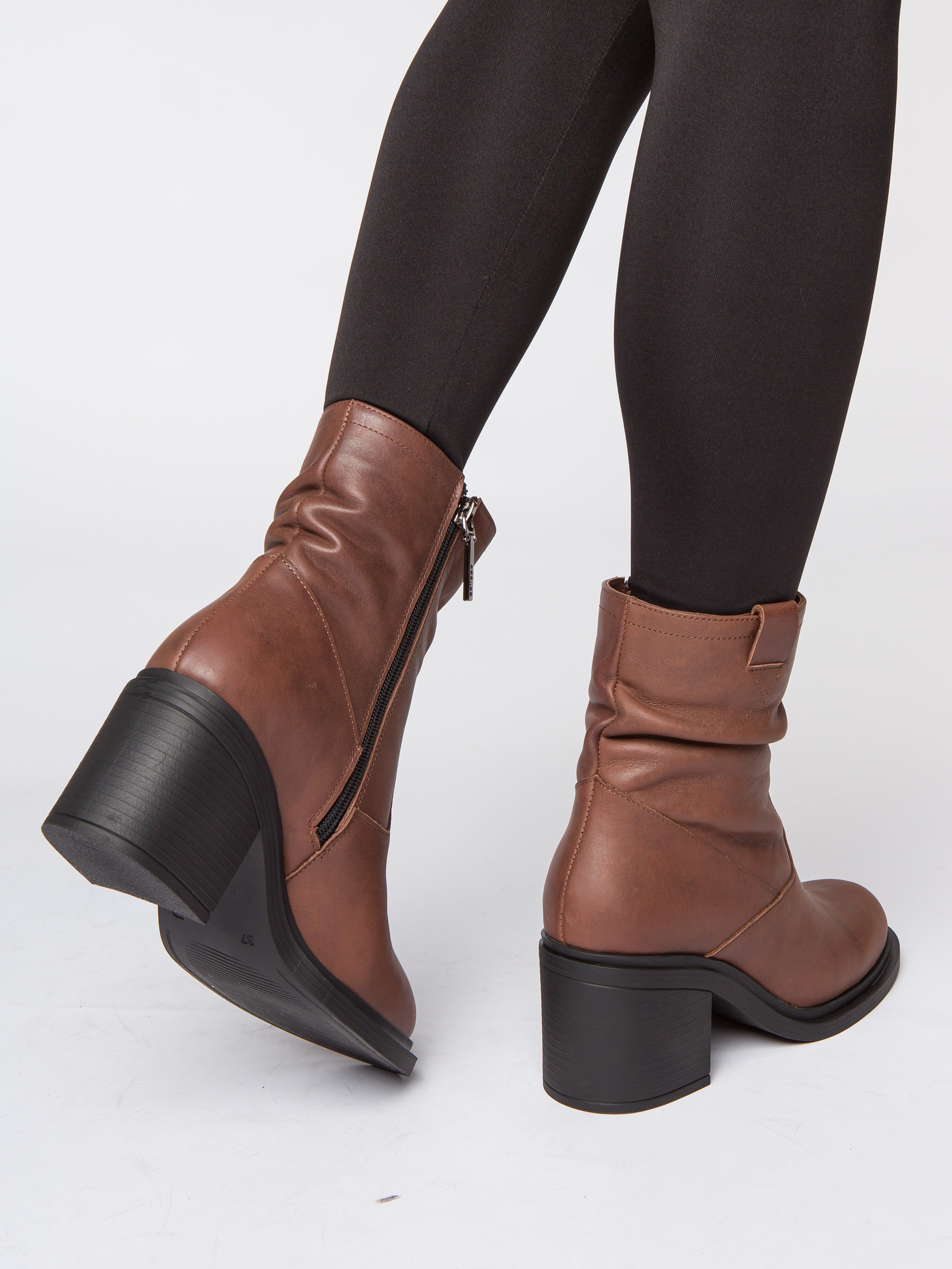 Обувь на модели. Фотограф Мария Кольцова