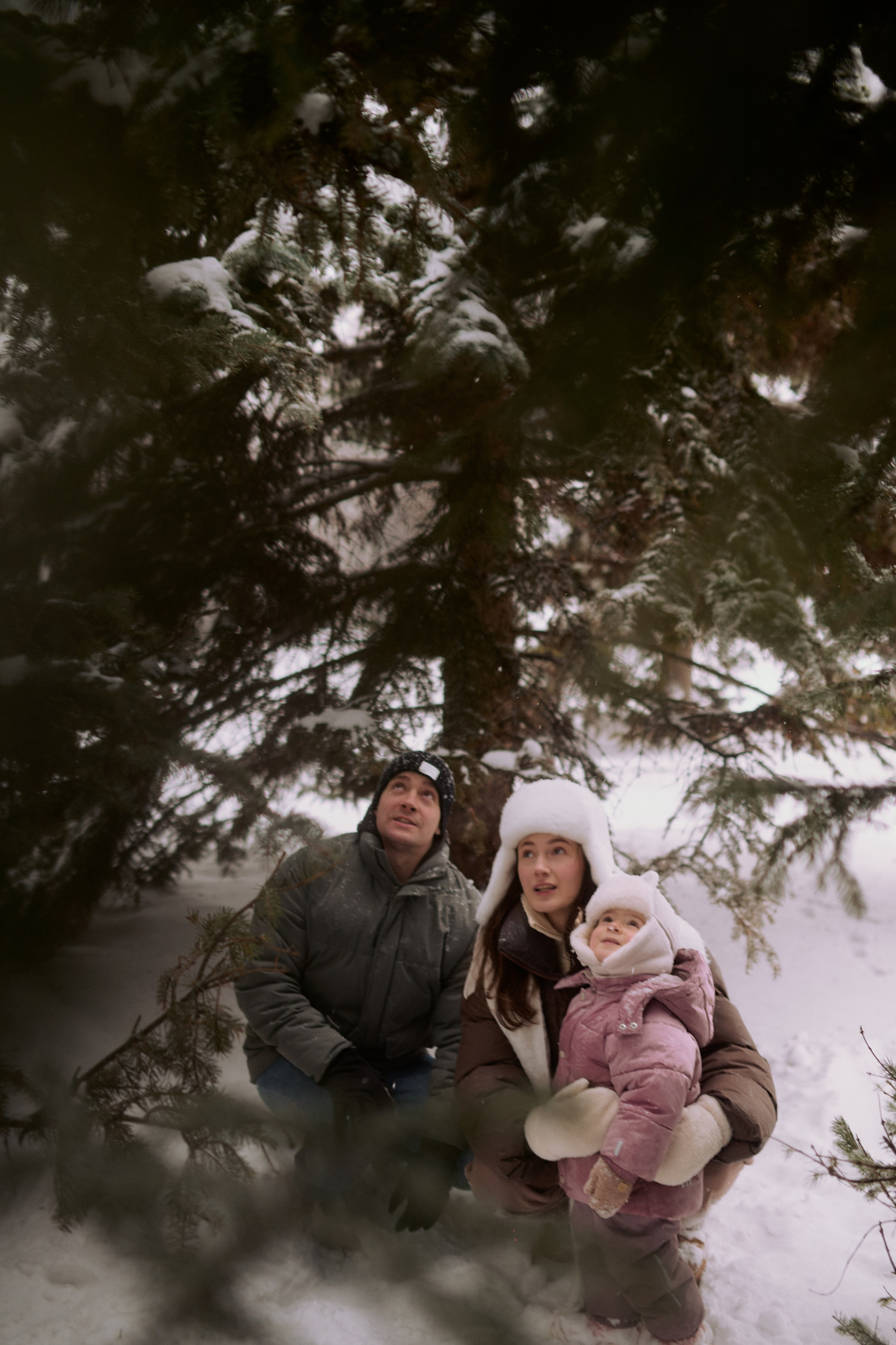 Андрей, Леся и Василиса в снежном парке. Семейный и свадебный lifestyle-фотограф в Москве Мария Петрова