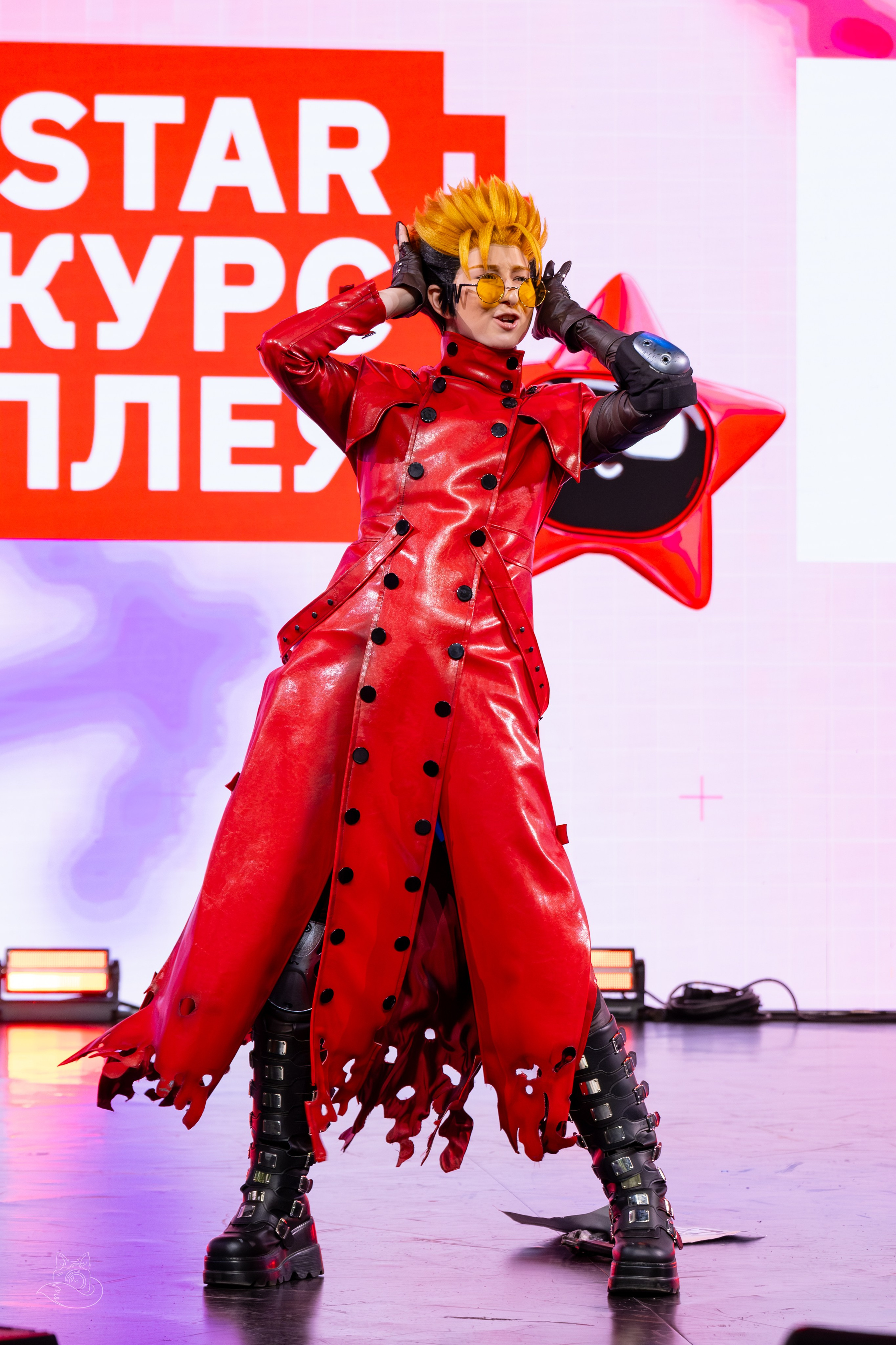 Сцена РЭД ЭКСПО 2024. Косплей фотограф