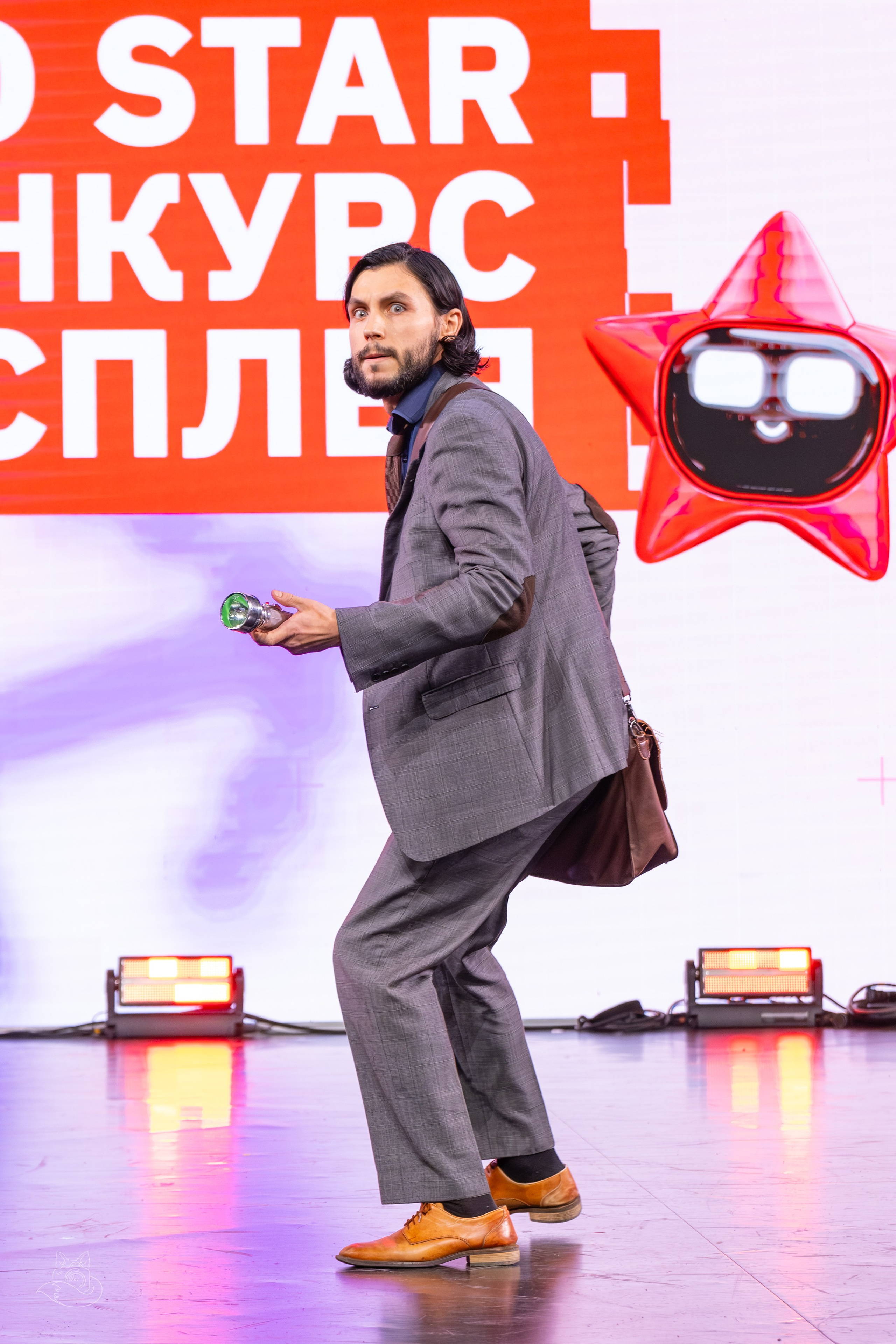 Сцена РЭД ЭКСПО 2024. Косплей фотограф