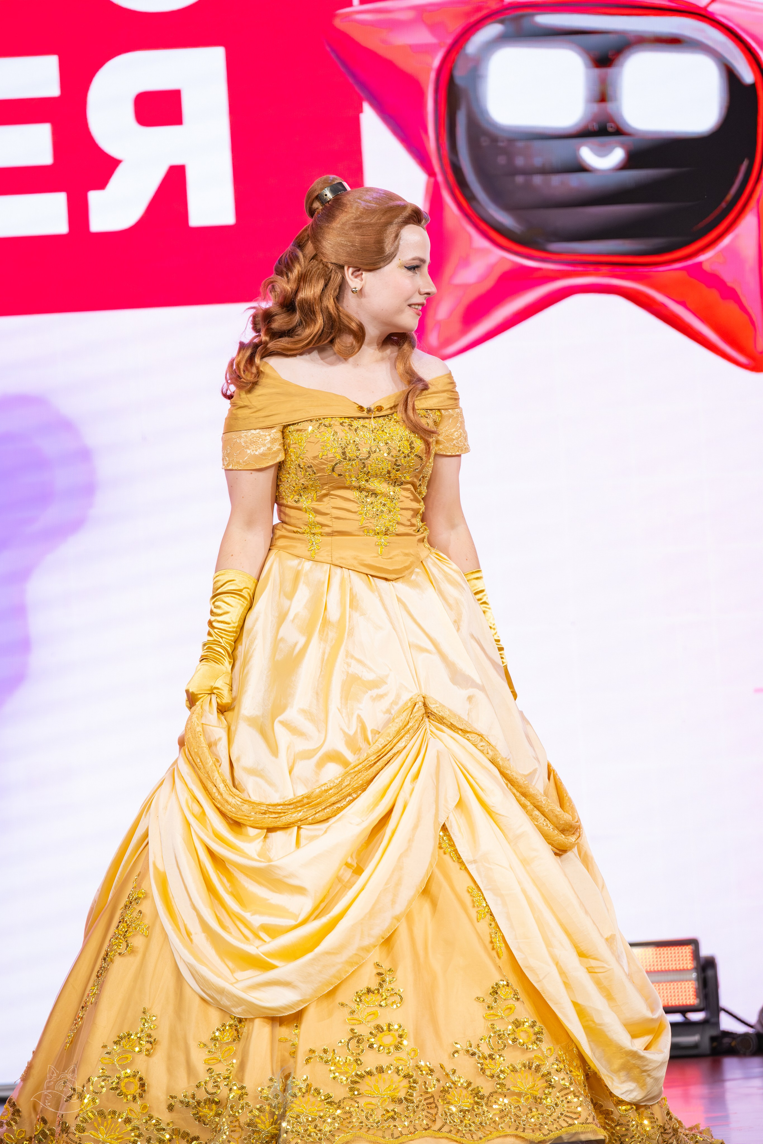 Сцена РЭД ЭКСПО 2024. Косплей фотограф