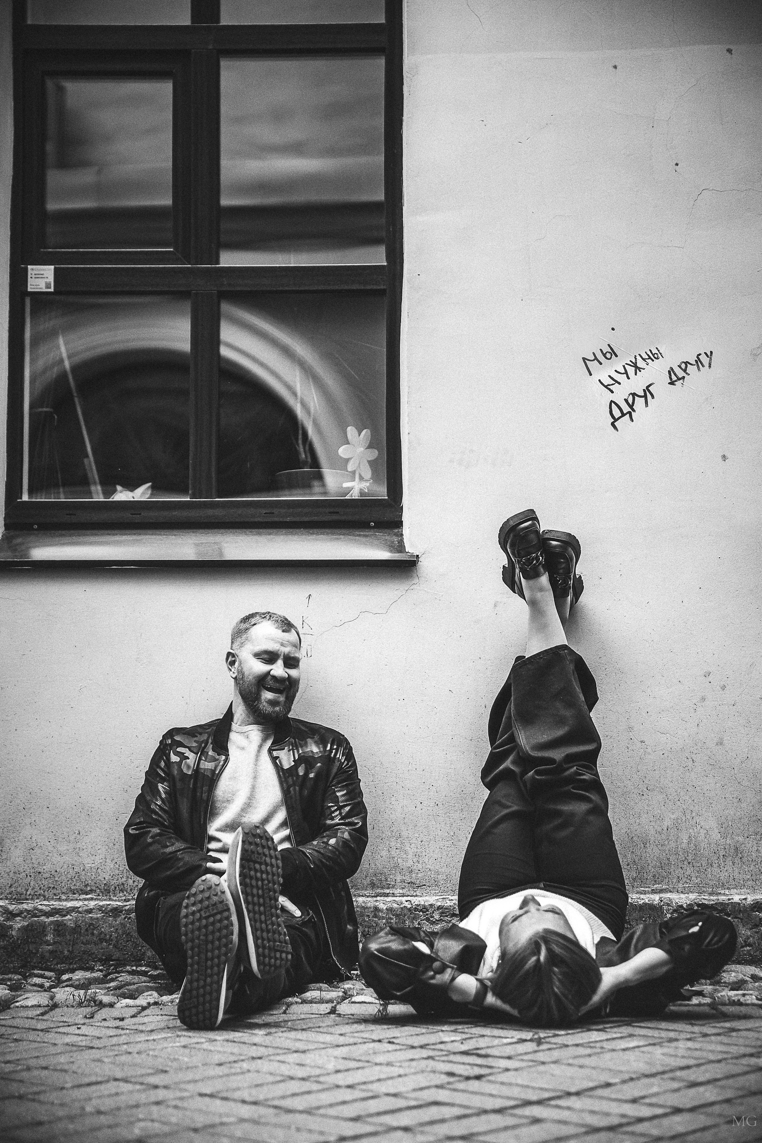 Таня и Саша фотосессия на улочках Питера. Маша Гонтарь Семейный домашний репортажный фотограф в Санкт-Петербурге