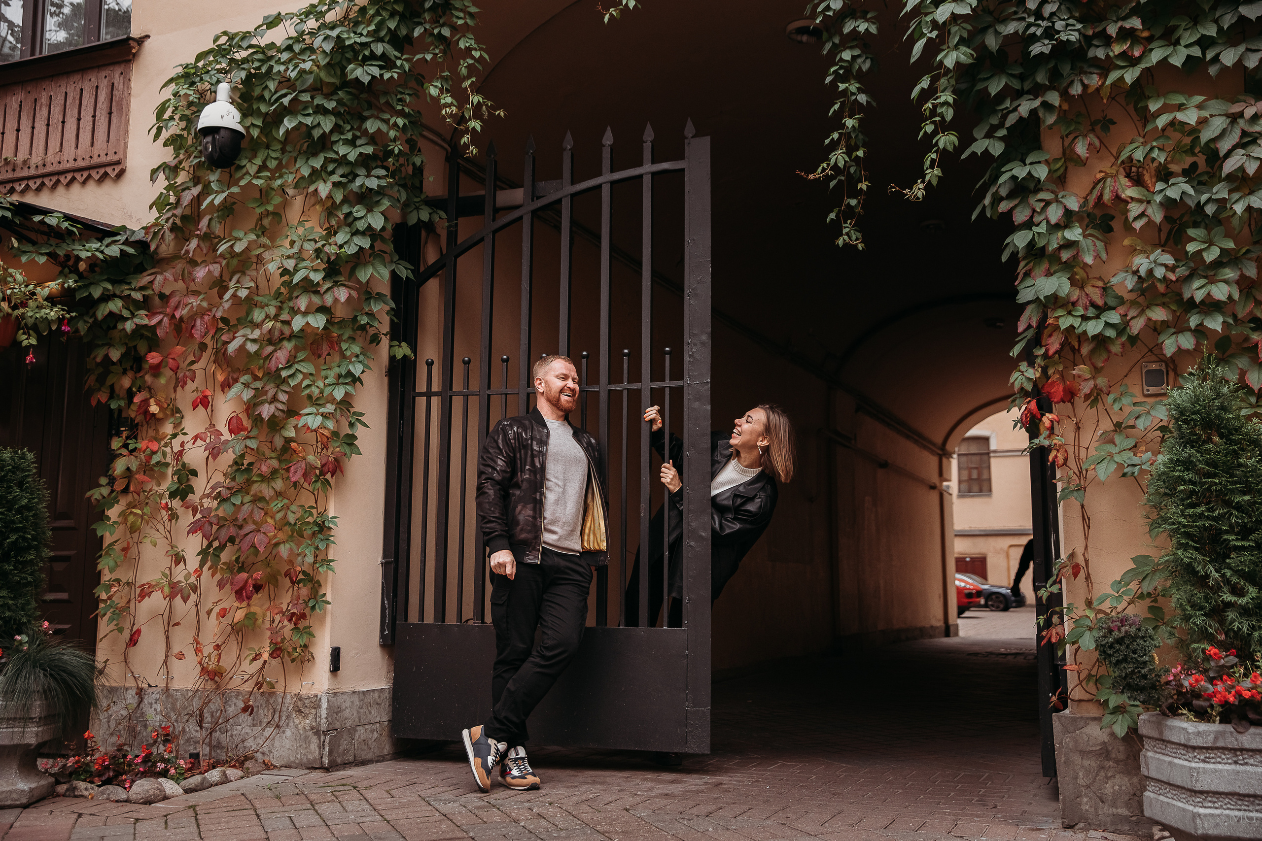 Таня и Саша фотосессия на улочках Питера. Маша Гонтарь Семейный домашний репортажный фотограф в Санкт-Петербурге