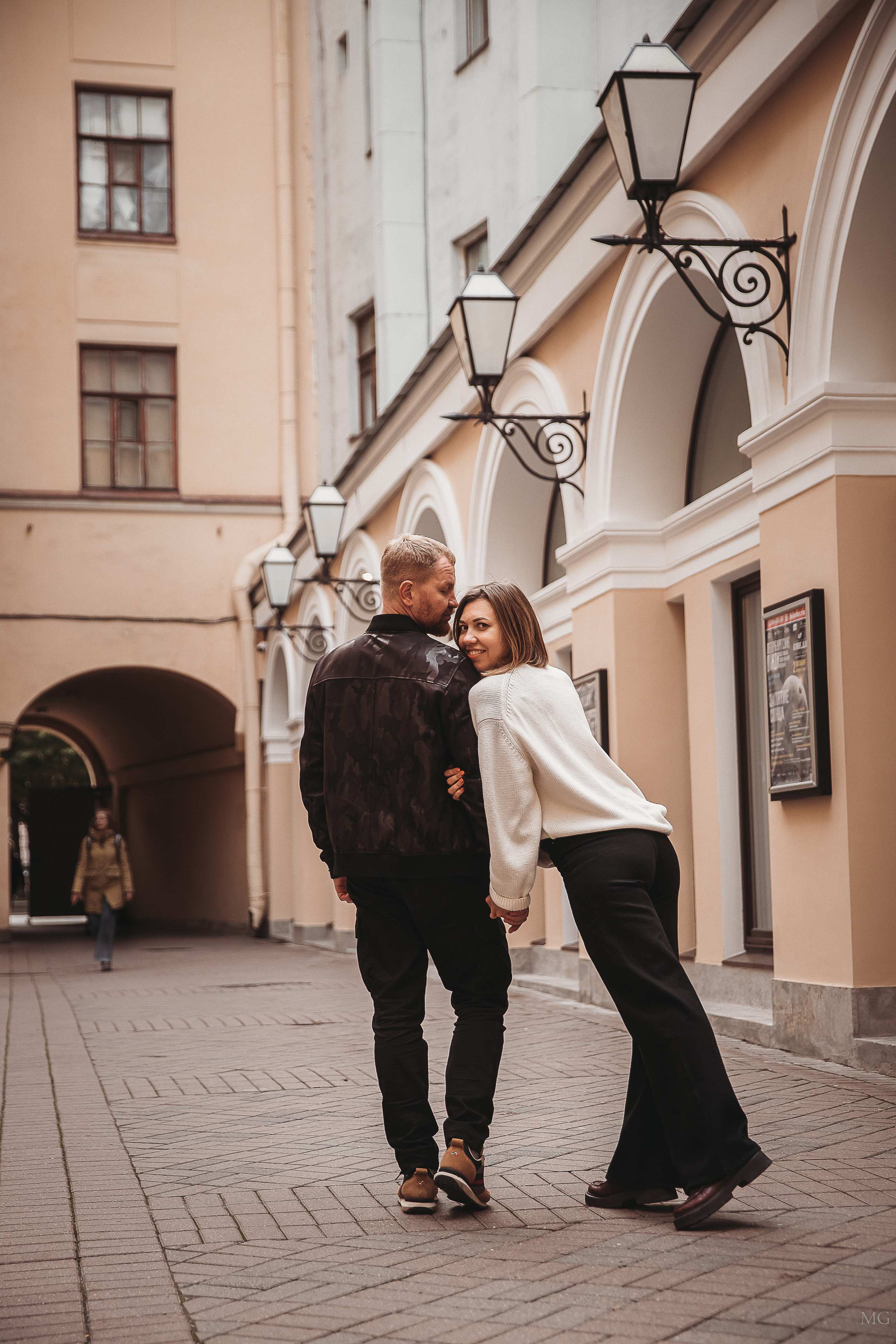 Таня и Саша фотосессия на улочках Питера. Маша Гонтарь Семейный домашний репортажный фотограф в Санкт-Петербурге