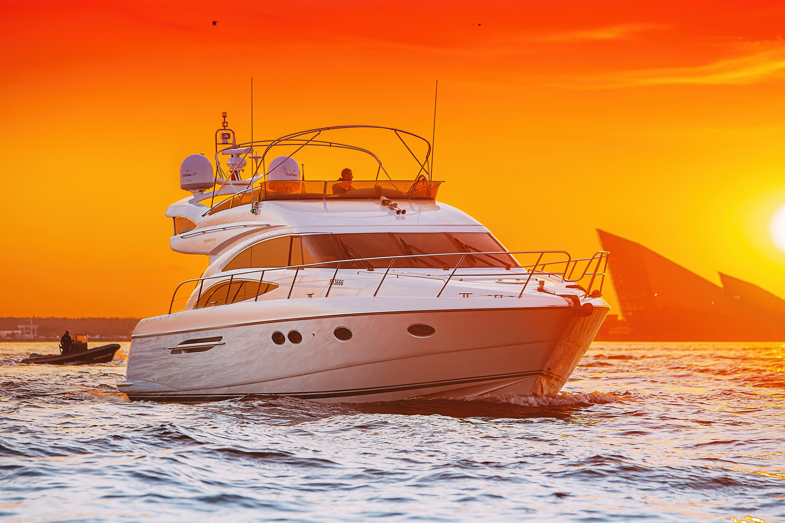 Яхта Princess 57 Esperanza. SPB Rent Boats|аренда катеров и теплоходов