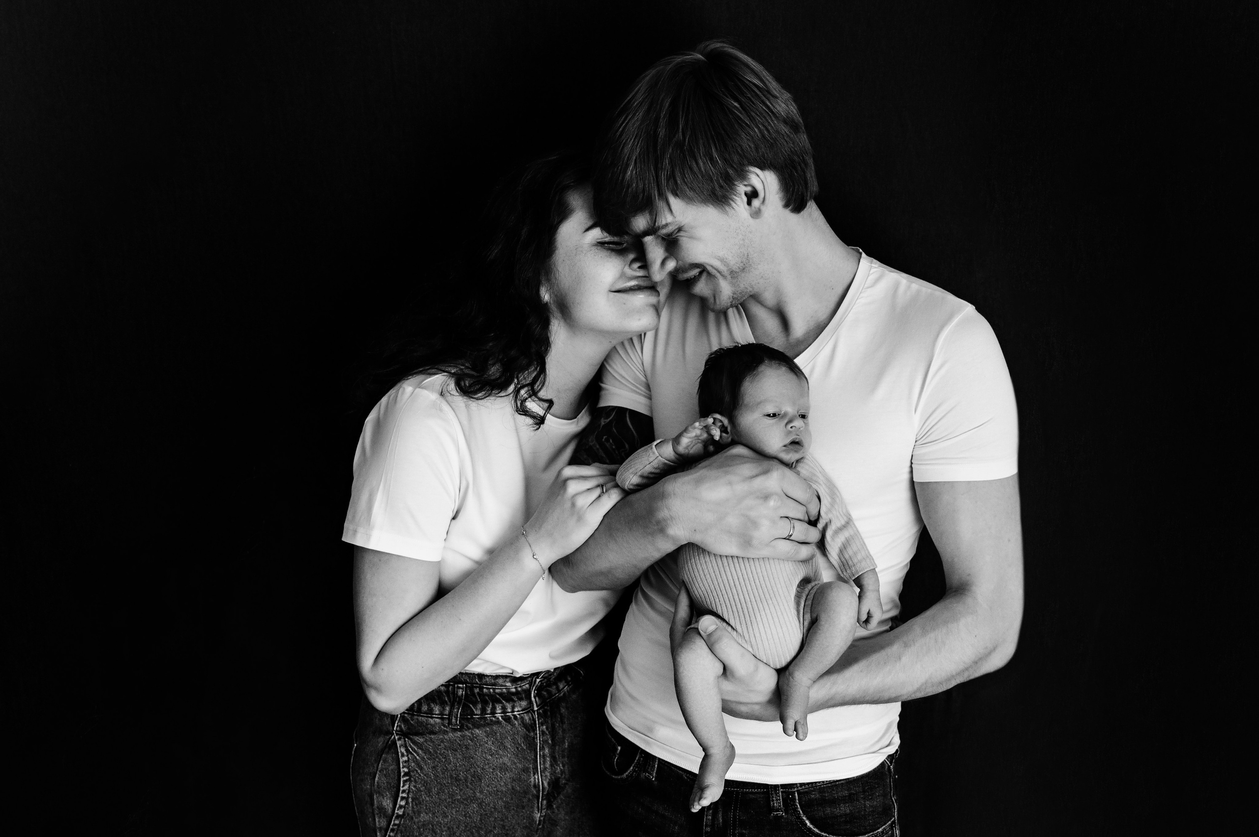 Черно белые фото. Фотограф новорожденных малышей в Санкт-Петербурге