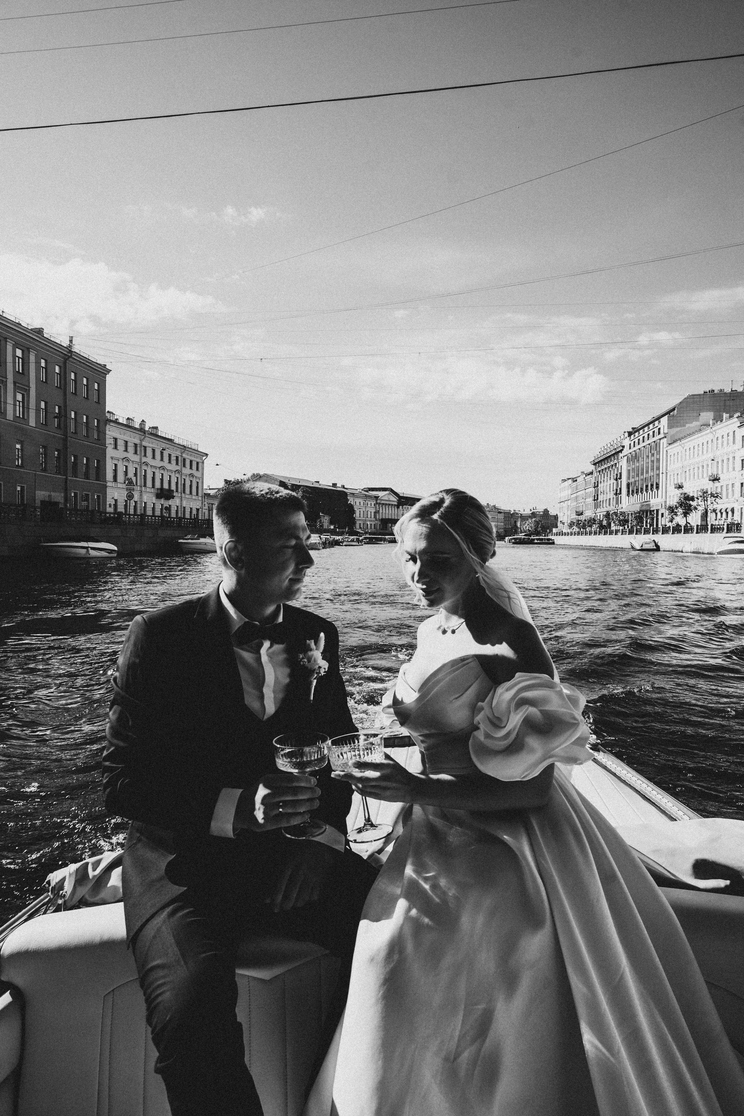СВАДЕНБНАЯ СЬЕМКА НА КАТЕРЕ ПО КАНАЛАМ САНКТ-ПЕТЕРБУРГА И В АКВАТОРИИ НЕВЫ. Профессиональный фотограф, Санкт-Петербург — Виктория Богомолова