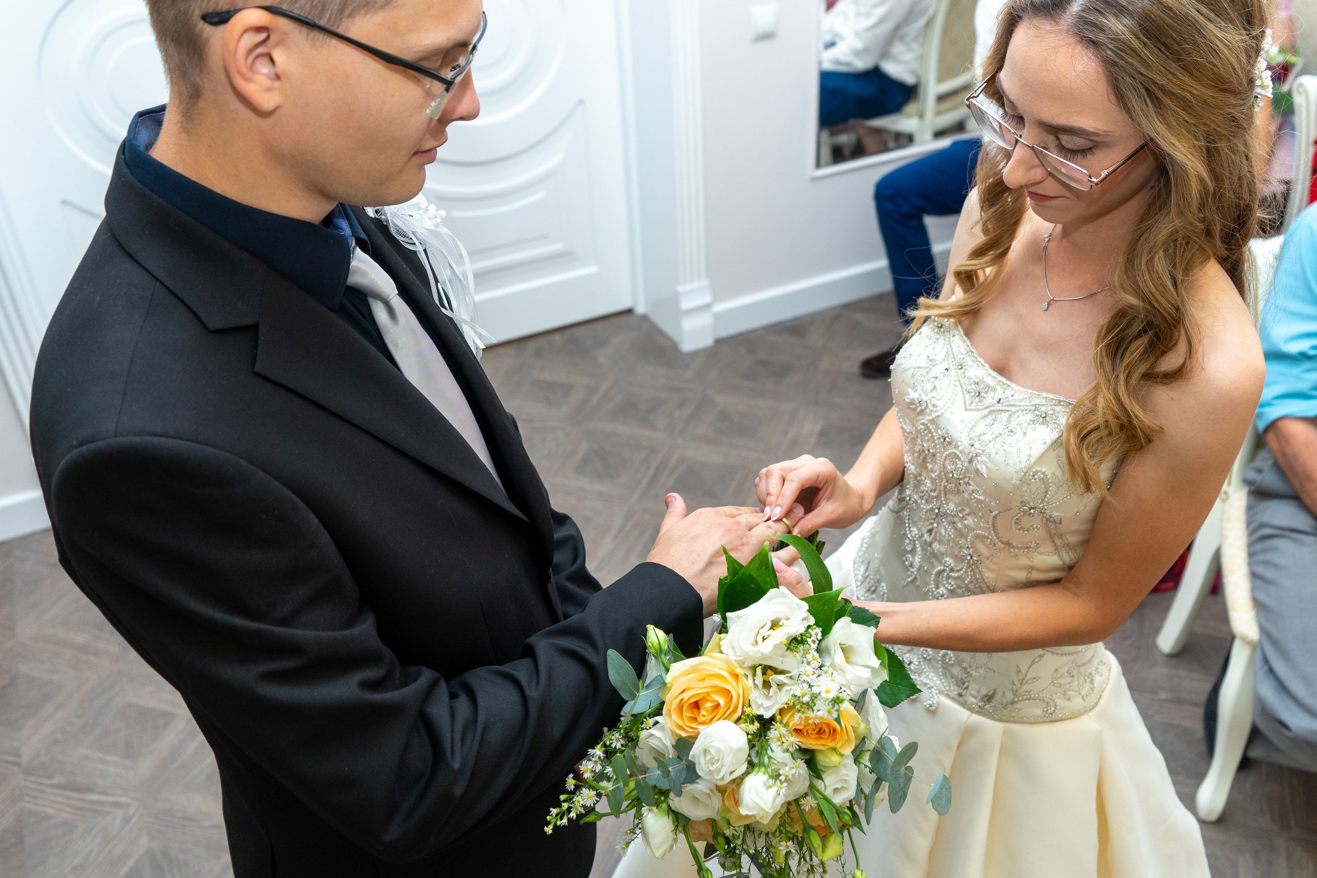 Свадебный день Сергея и Анны в фотостудии и ресторане. Фотограф в Сочи Тиунова Маргарита и Тиунов Евгений