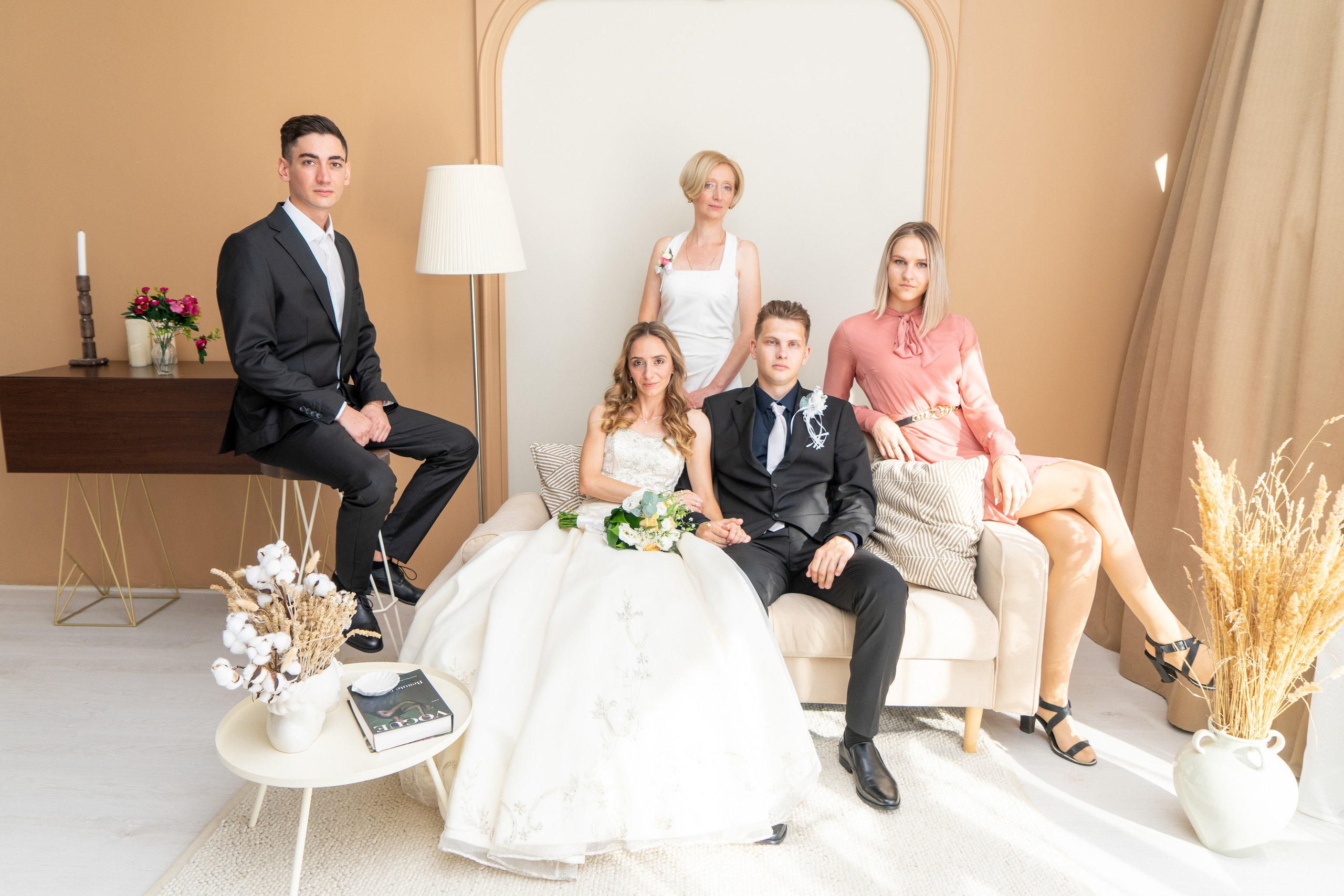 Свадебный день Сергея и Анны в фотостудии и ресторане. Фотограф в Сочи Тиунова Маргарита и Тиунов Евгений