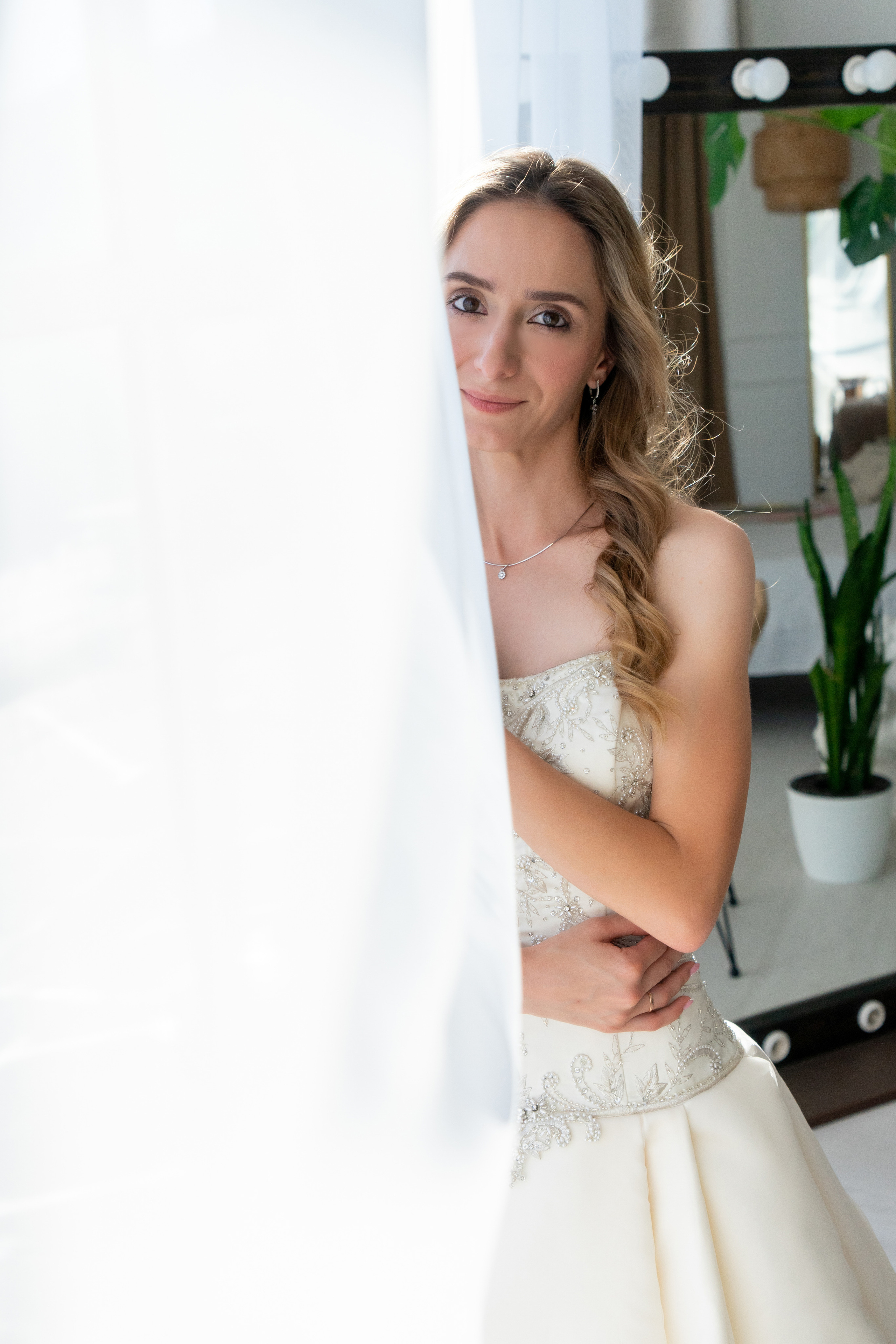 Свадебный день Сергея и Анны в фотостудии и ресторане. Фотограф в Сочи Тиунова Маргарита и Тиунов Евгений