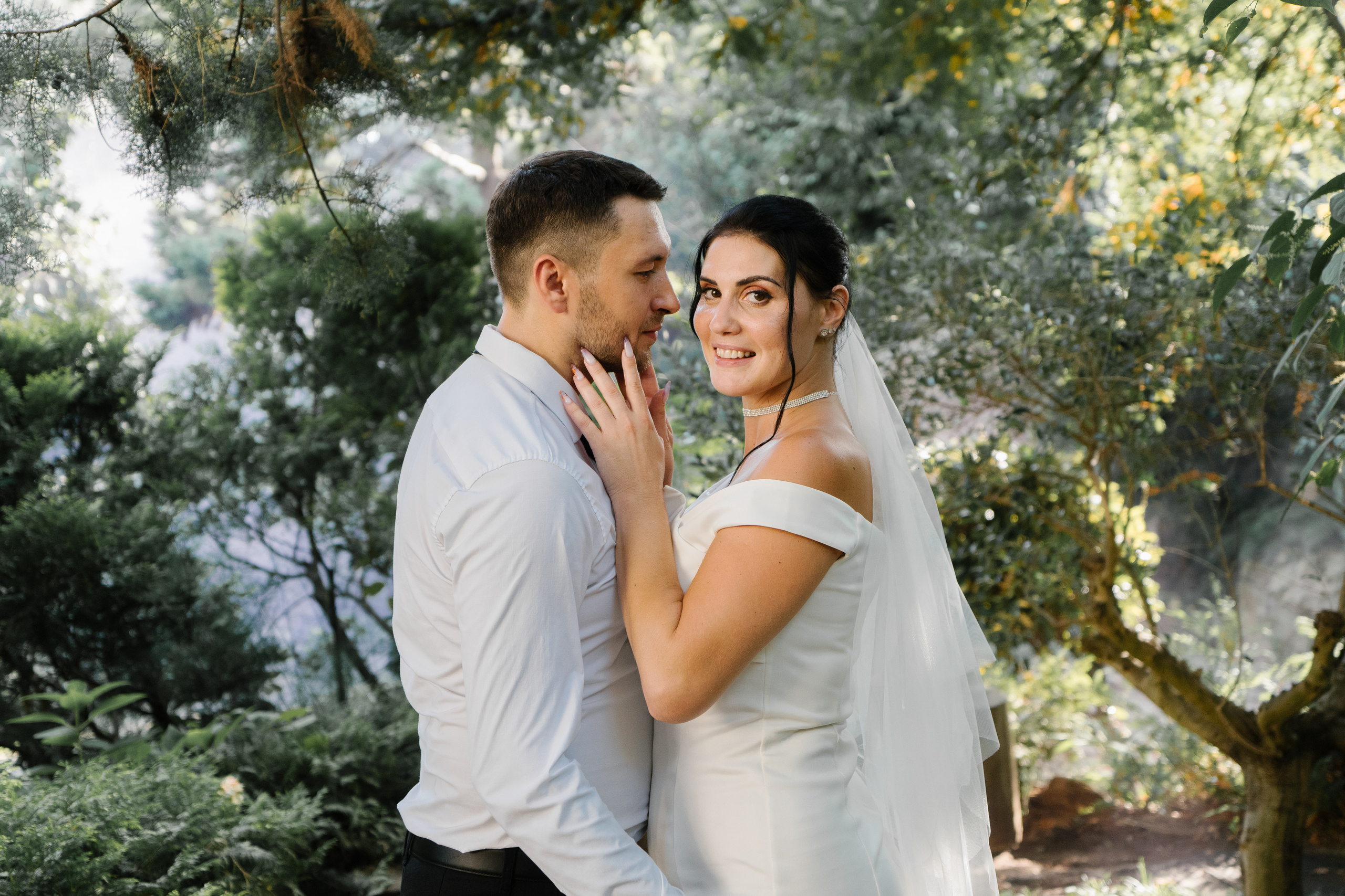 Свадьба Артема и Виктории в ЗАГСе города Сочи и прогулка. Фотограф в Сочи Тиунова Маргарита и Тиунов Евгений