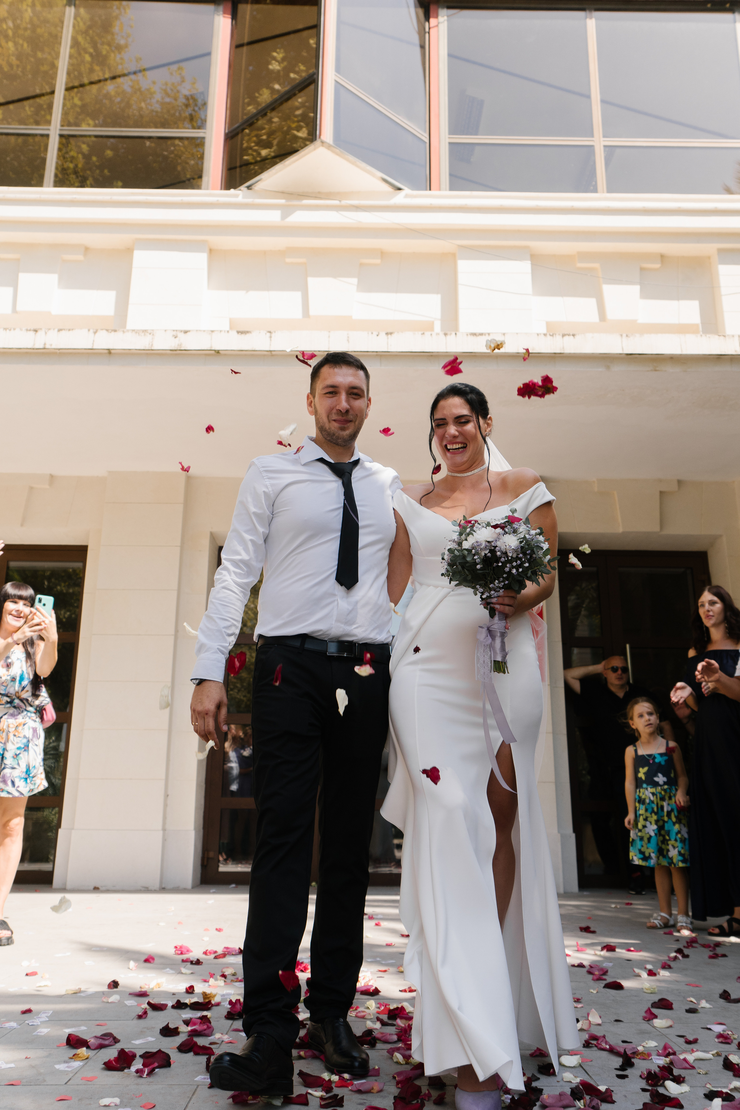 Свадьба Артема и Виктории в ЗАГСе города Сочи и прогулка. Фотограф в Сочи Тиунова Маргарита и Тиунов Евгений