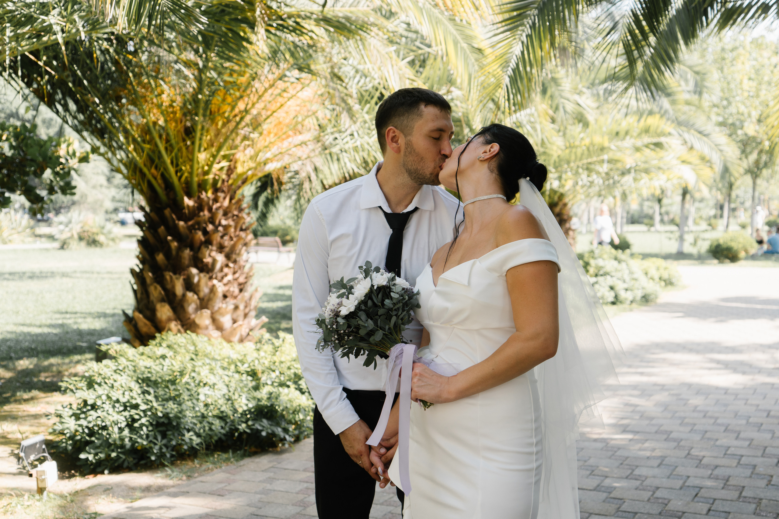 Свадьба Артема и Виктории в ЗАГСе города Сочи и прогулка. Фотограф в Сочи Тиунова Маргарита и Тиунов Евгений