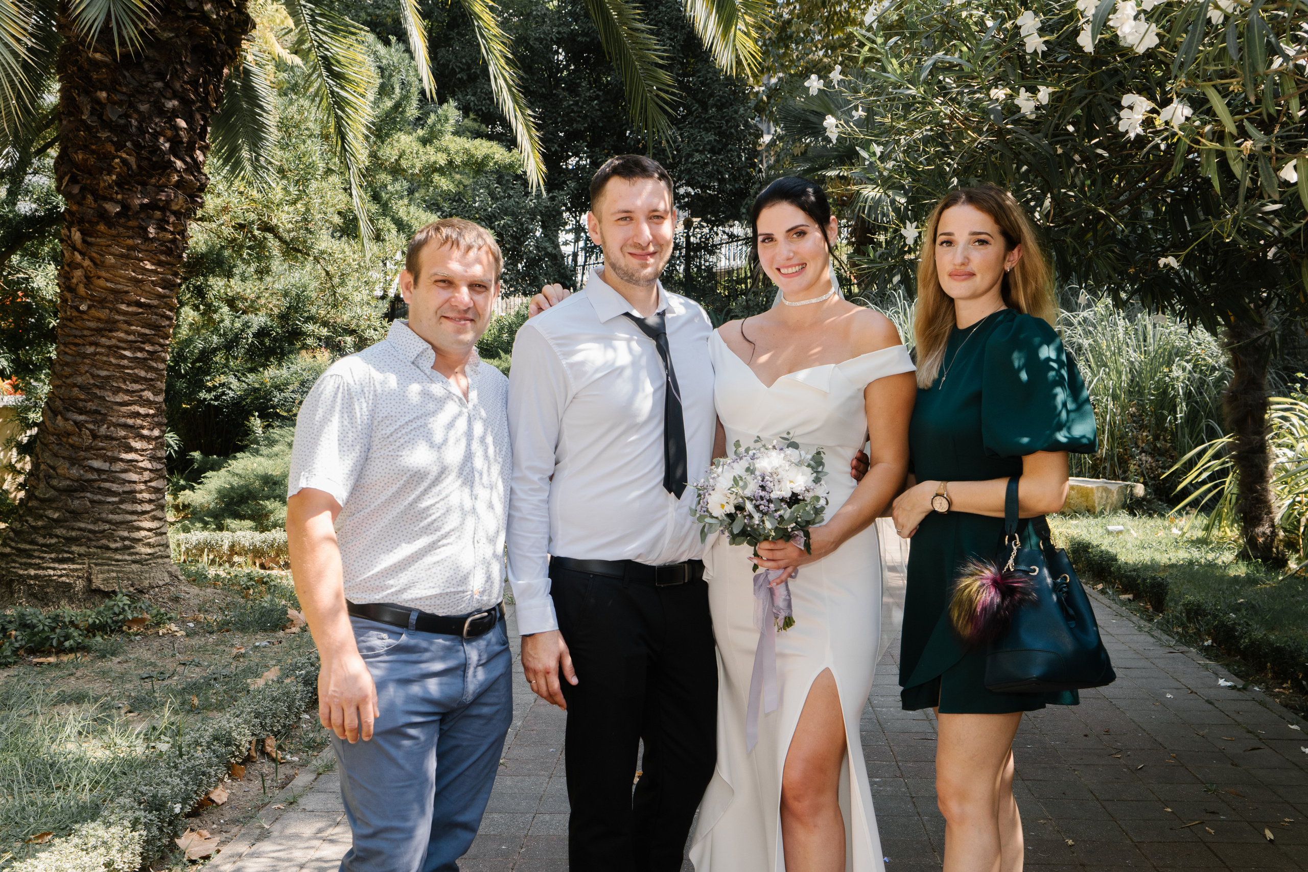 Свадьба Артема и Виктории в ЗАГСе города Сочи и прогулка. Фотограф в Сочи Тиунова Маргарита и Тиунов Евгений