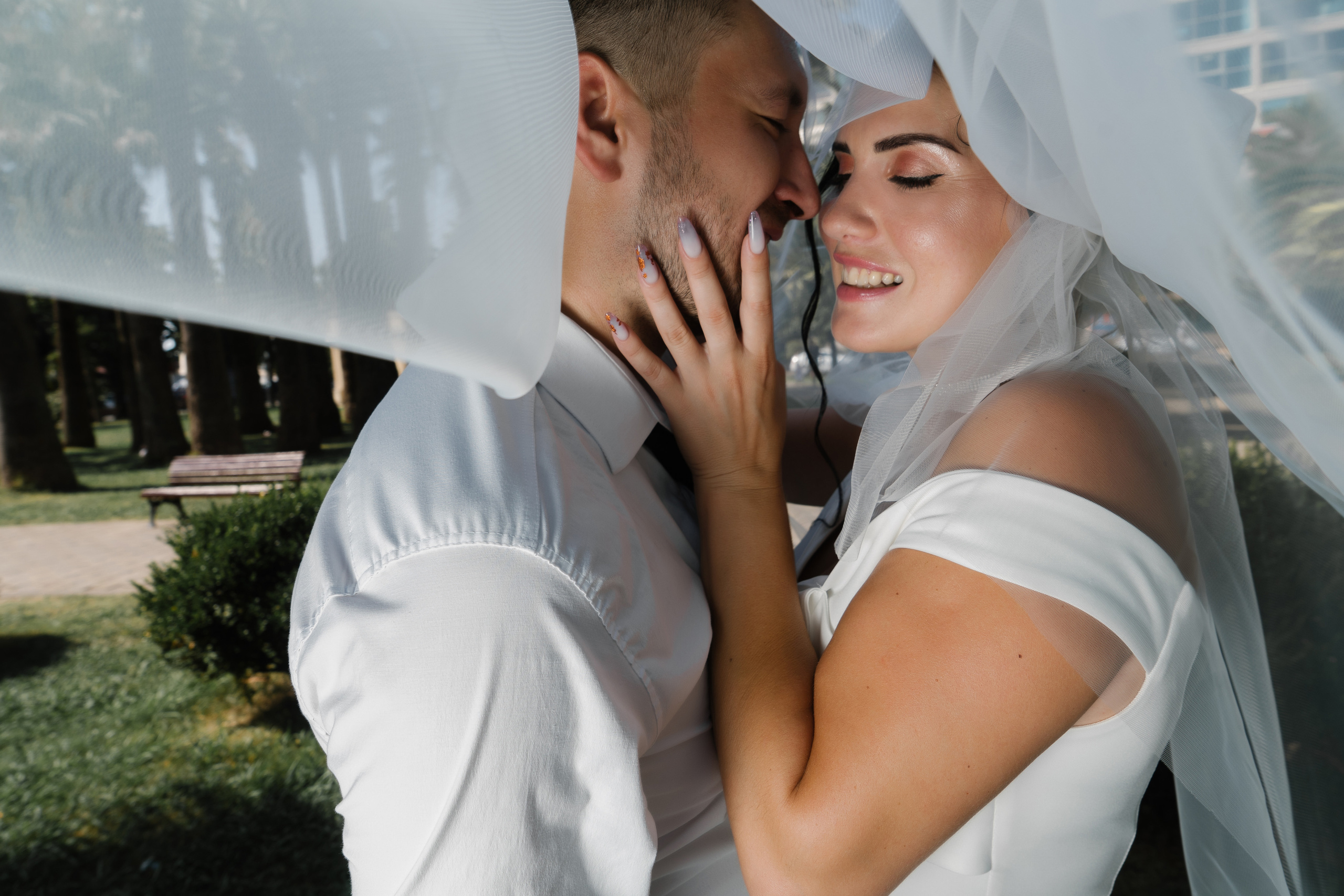 Свадьба Артема и Виктории в ЗАГСе города Сочи и прогулка. Фотограф в Сочи Тиунова Маргарита и Тиунов Евгений