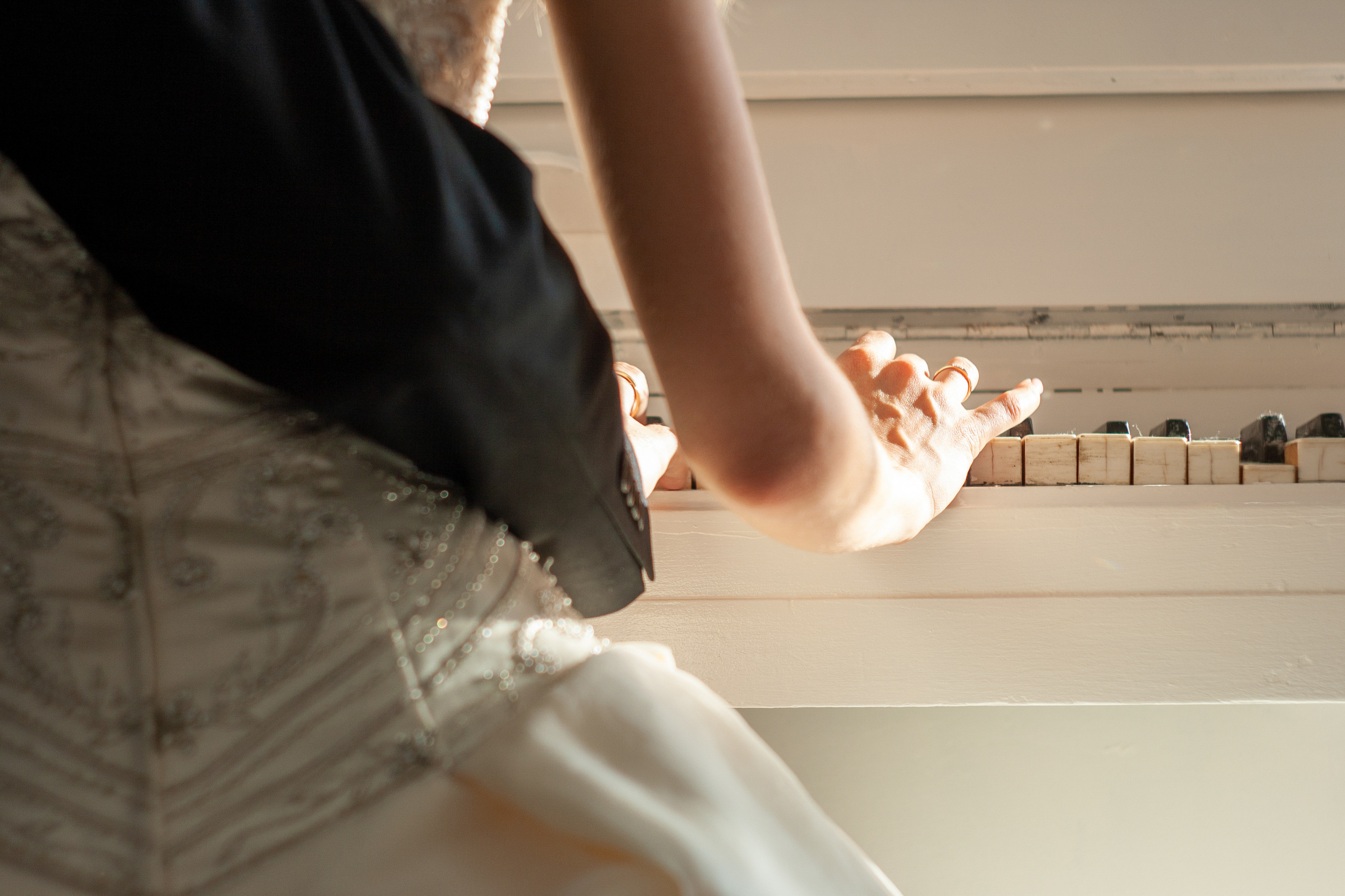 Свадебный день Сергея и Анны в фотостудии и ресторане. Фотограф в Сочи Тиунова Маргарита и Тиунов Евгений