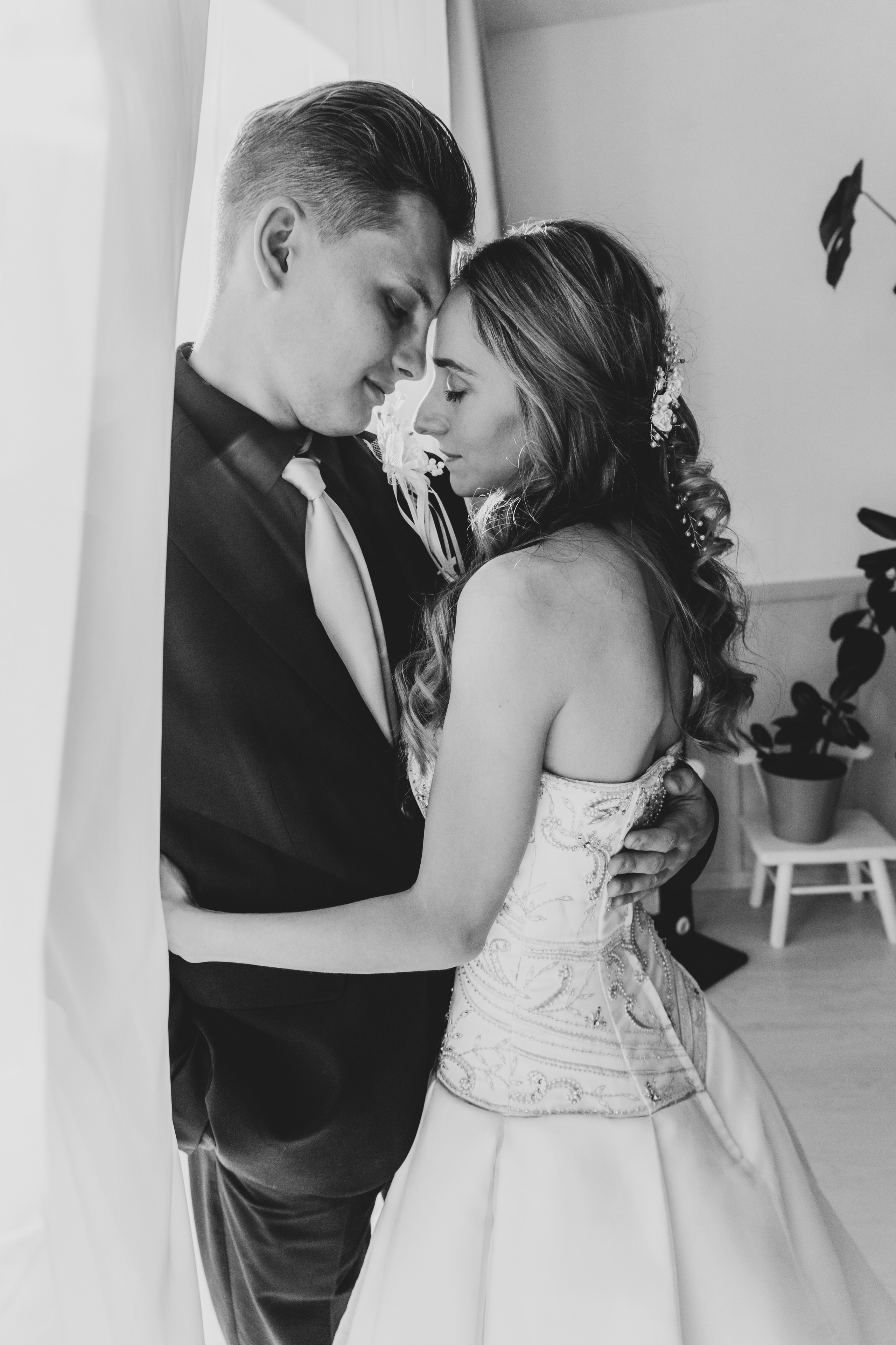 Свадебный день Сергея и Анны в фотостудии и ресторане. Фотограф в Сочи Тиунова Маргарита и Тиунов Евгений